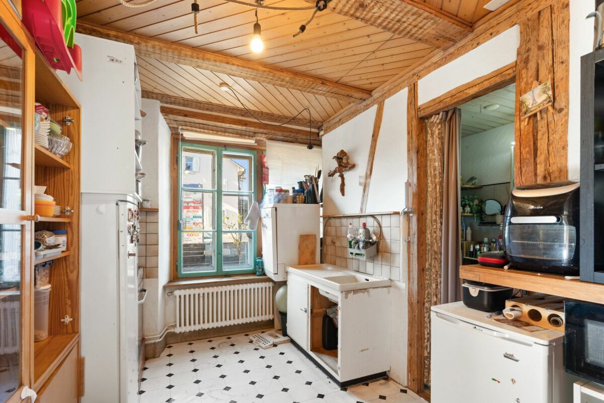 Diese ist eine der beiden Küchen die sich im haus befinden. Diese ist eine der beiden Küchen die sich im haus befinden.