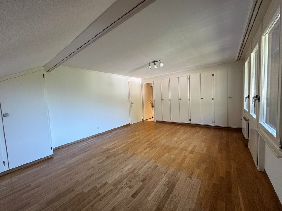 Elternschlafzimmer mit Austritt auf Westbalkon Elternschlafzimmer mit Austritt auf Westbalkon