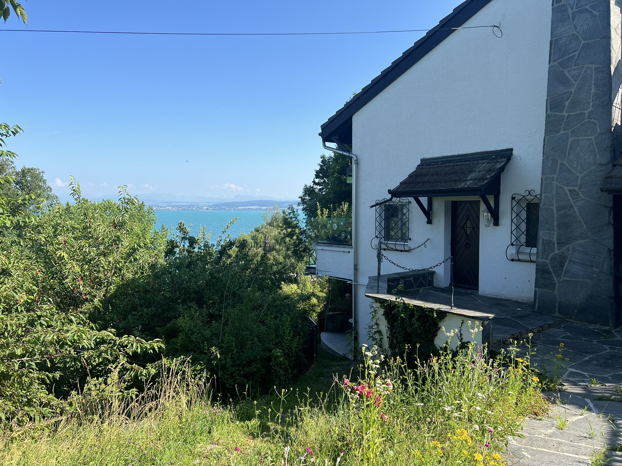 Vue sur lac - Côté Est Vue sur lac - Côté Est