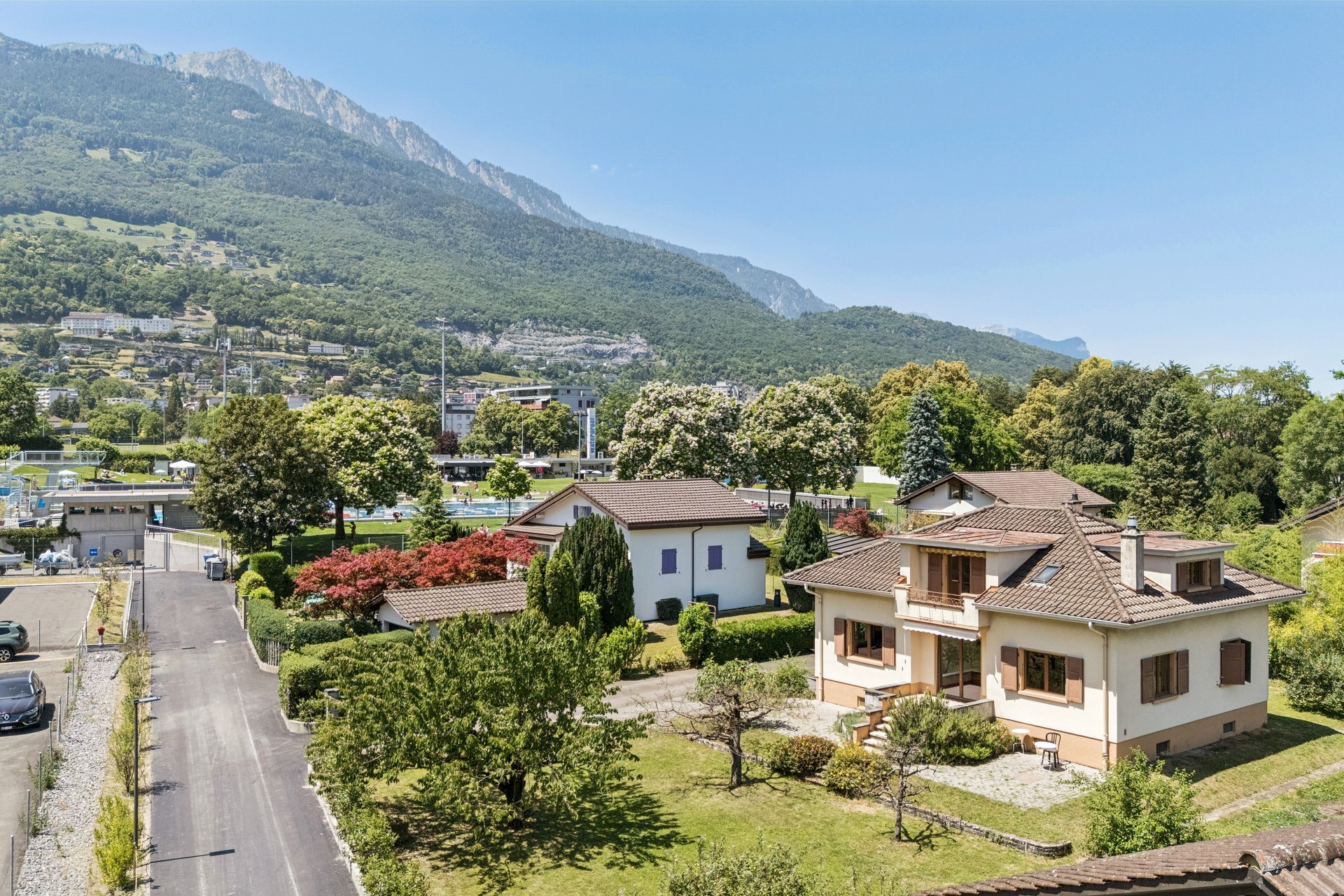 Vue sur les montagnes depuis la maison Vue sur les montagnes depuis la maison