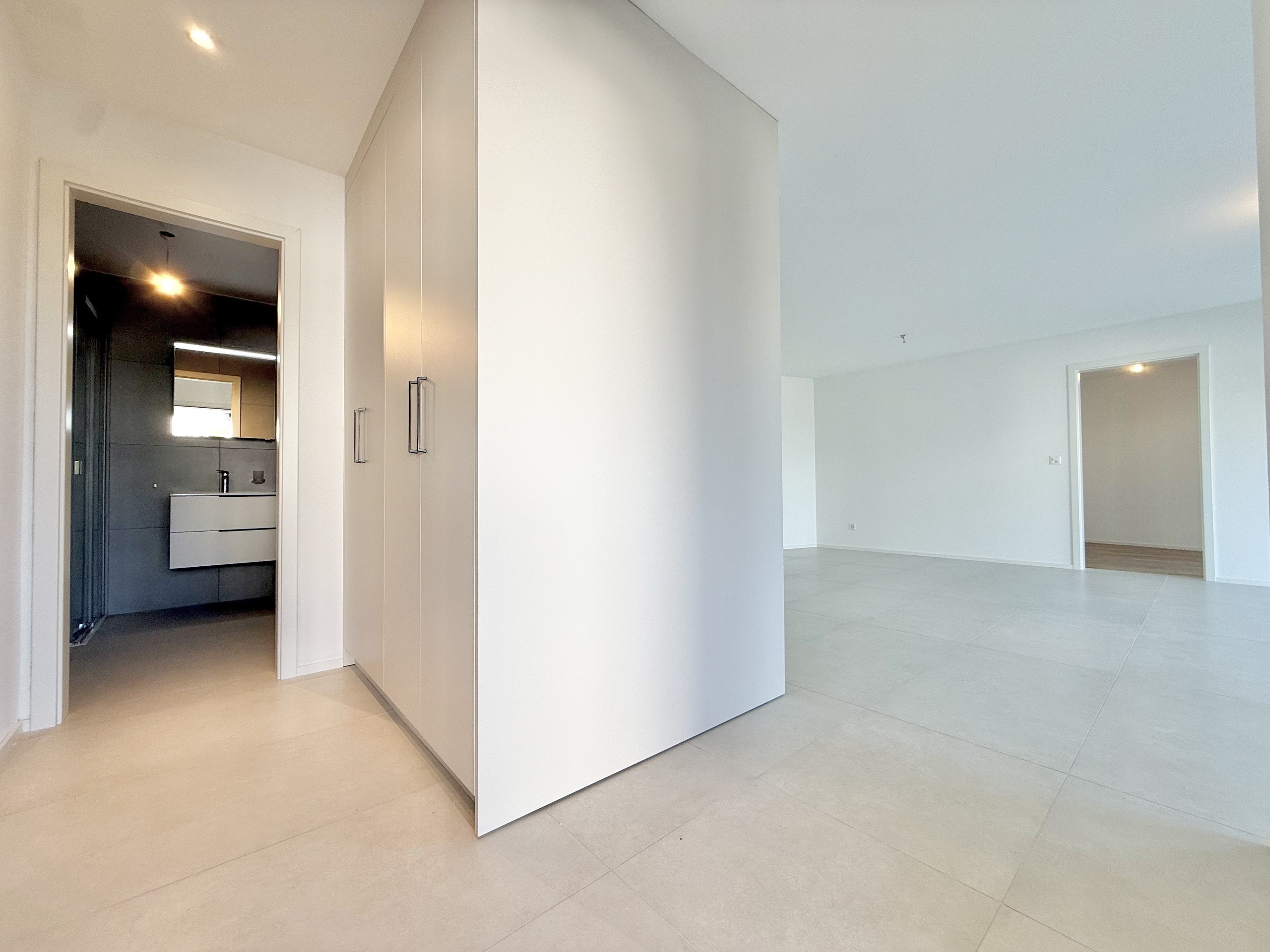 2 pièces: entrée 2 pièces: entrée