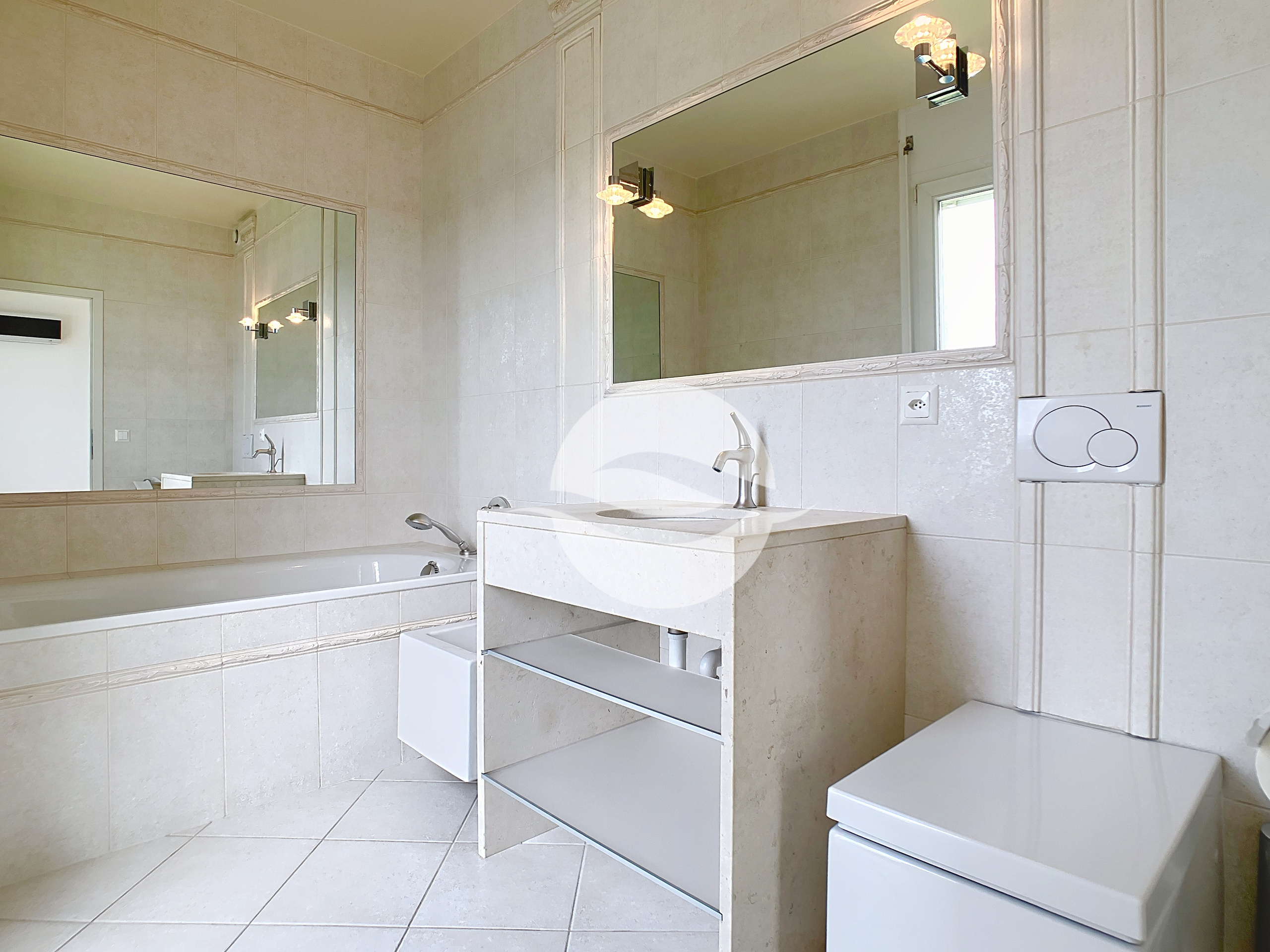 Chambre parentale avec dressing, balcon et salle de bains privée