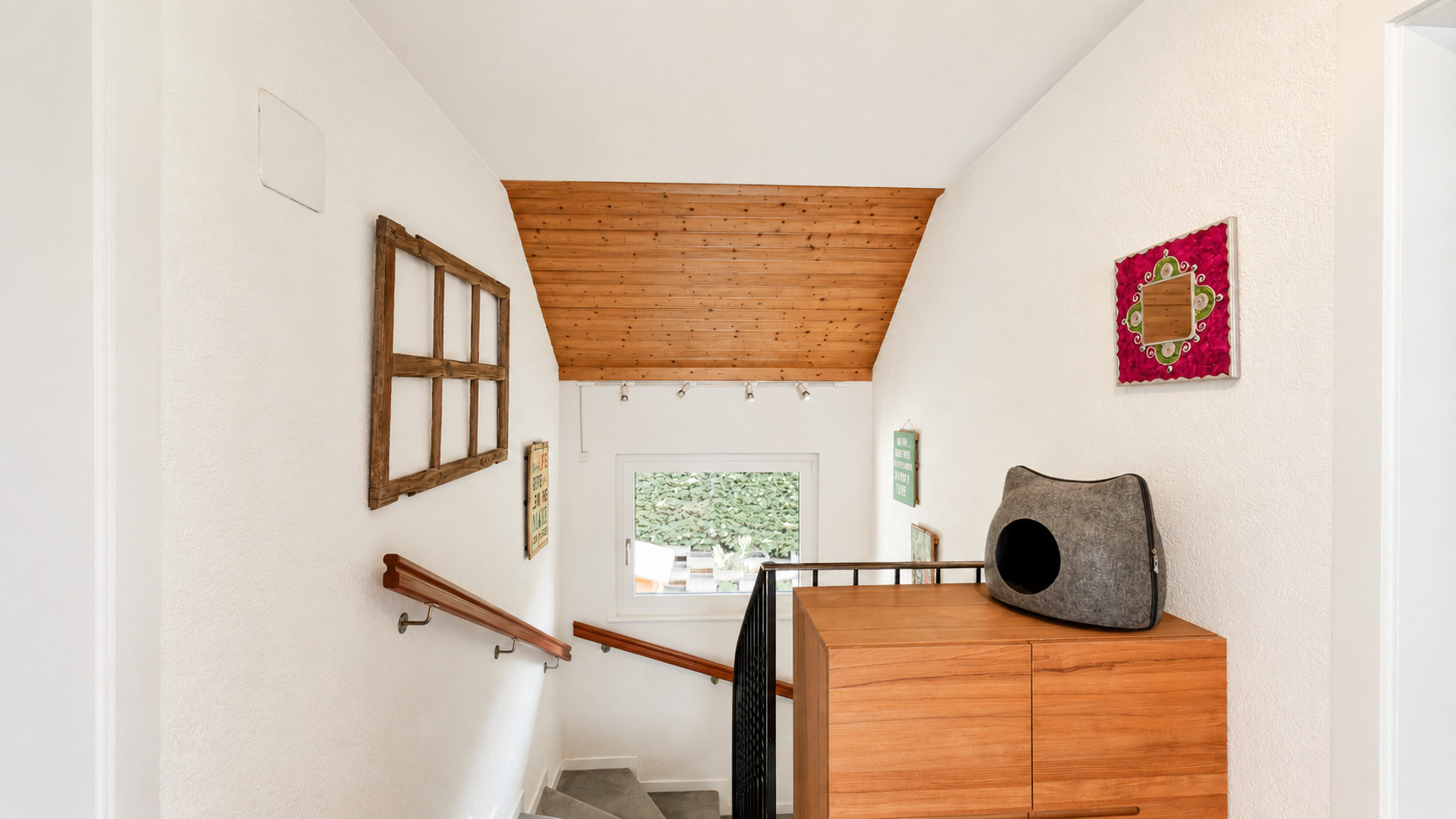 Interior view 9