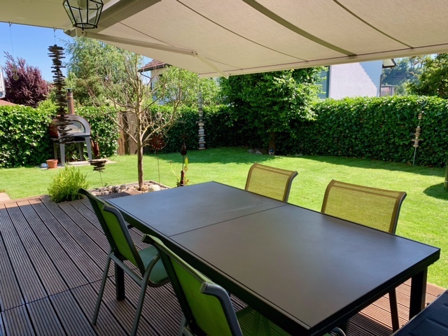 Lauschiger Sitzplatz mit Garten