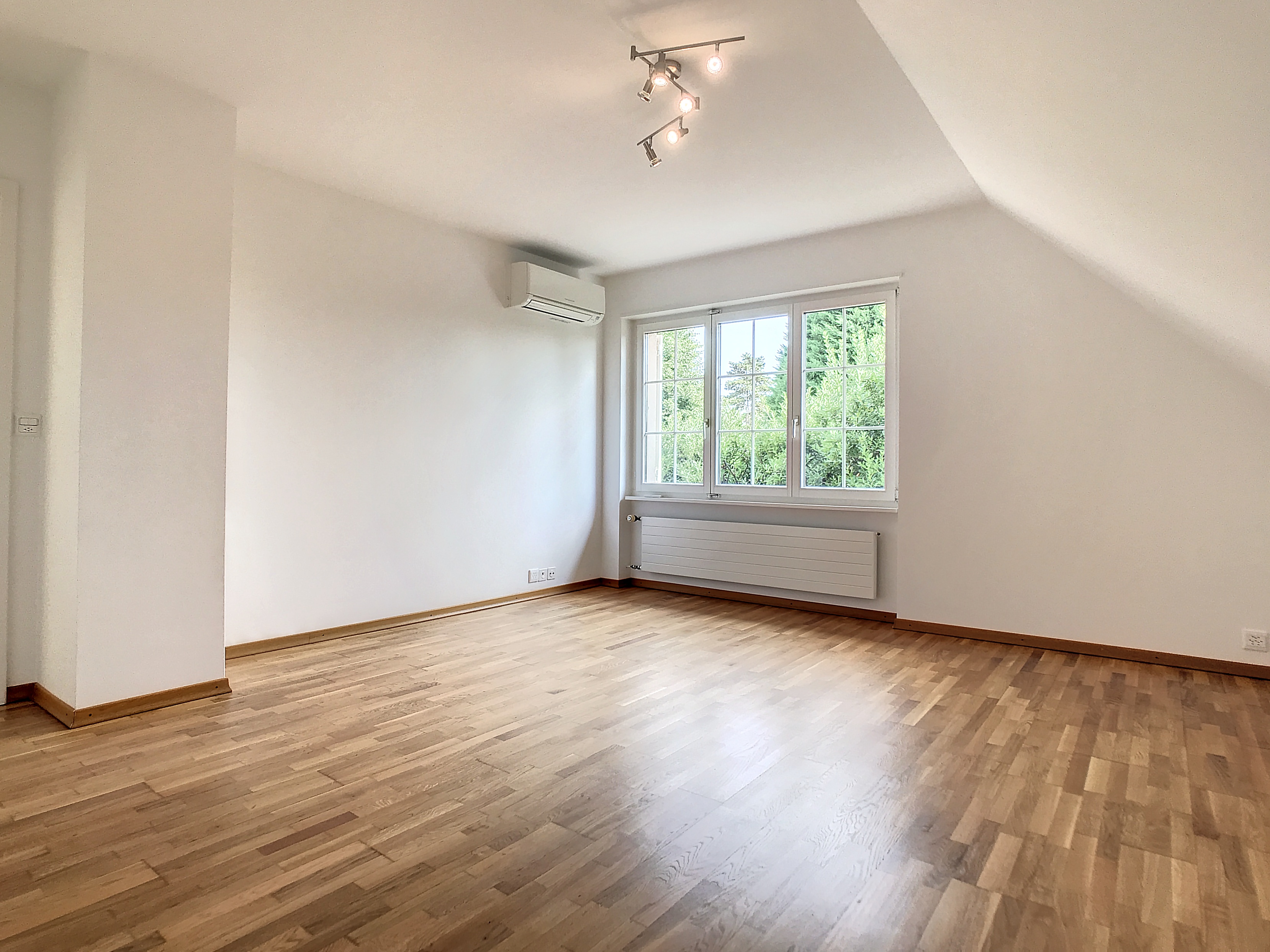 1er : 2ème Chambre à coucher