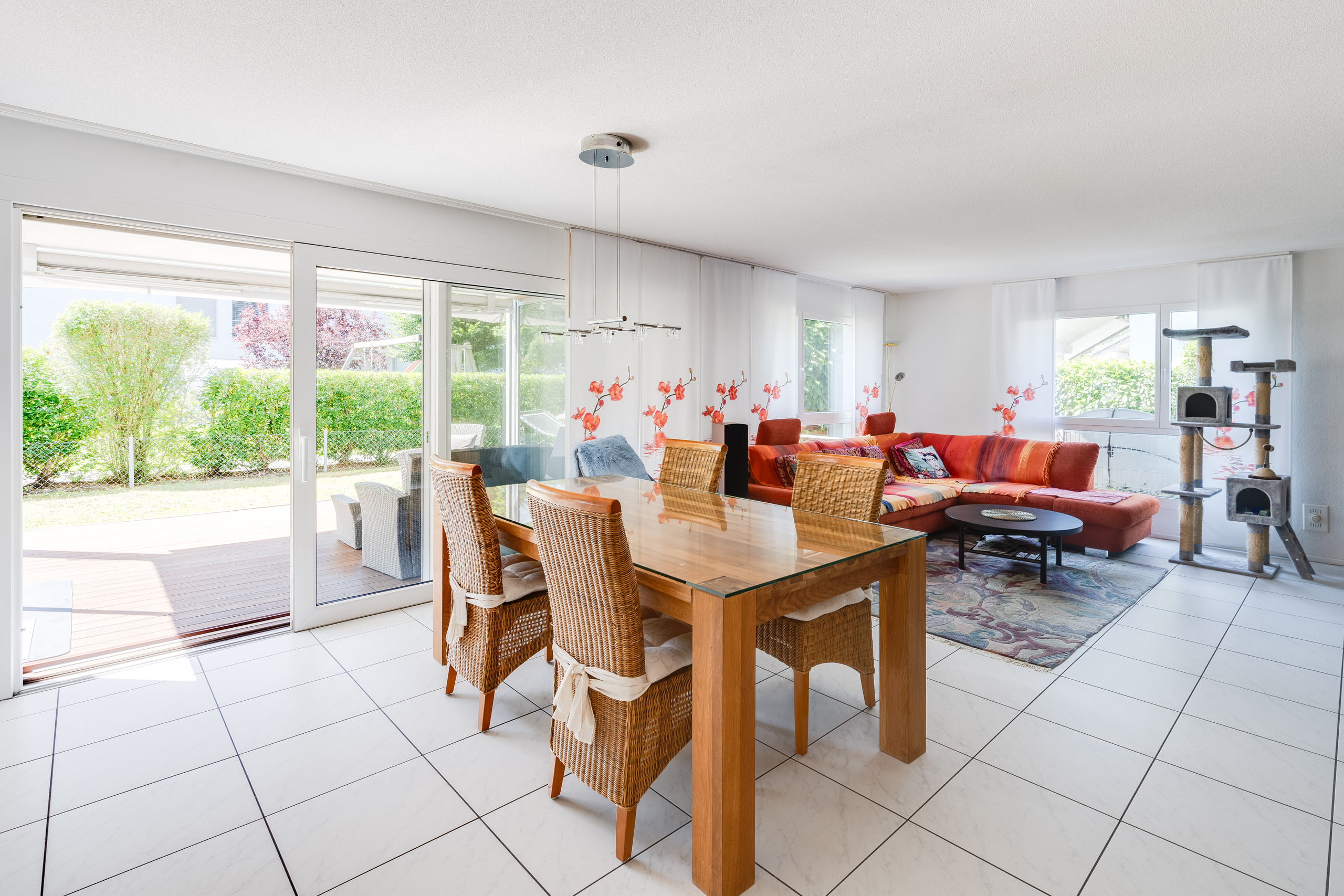 ESSEN UND WOHNEN ESSEN UND WOHNEN