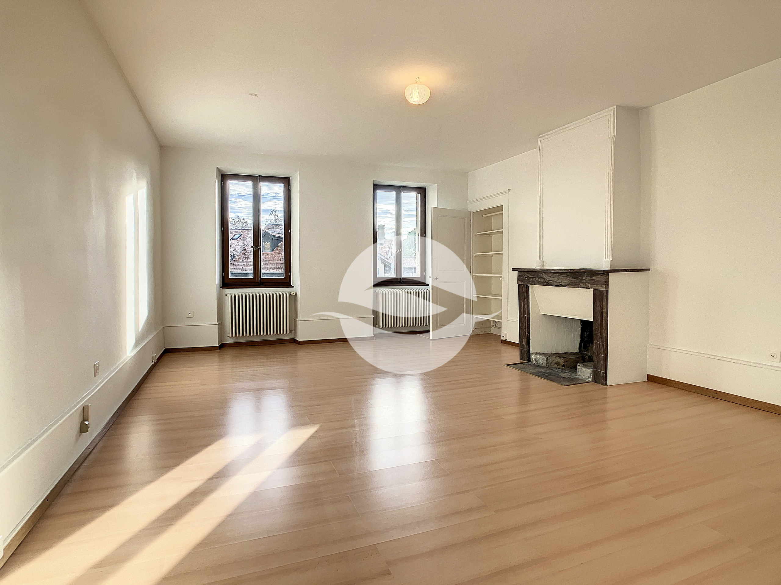 1er: 4ème chambre avec cheminée décorative