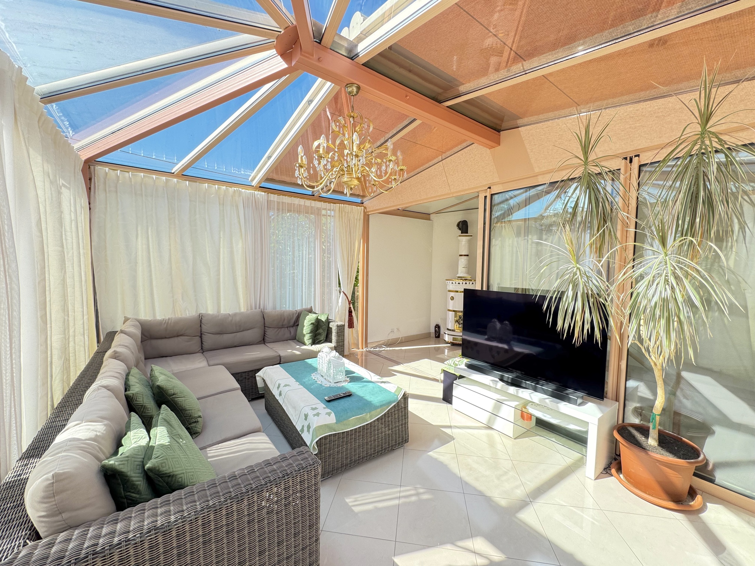 Interior view 9