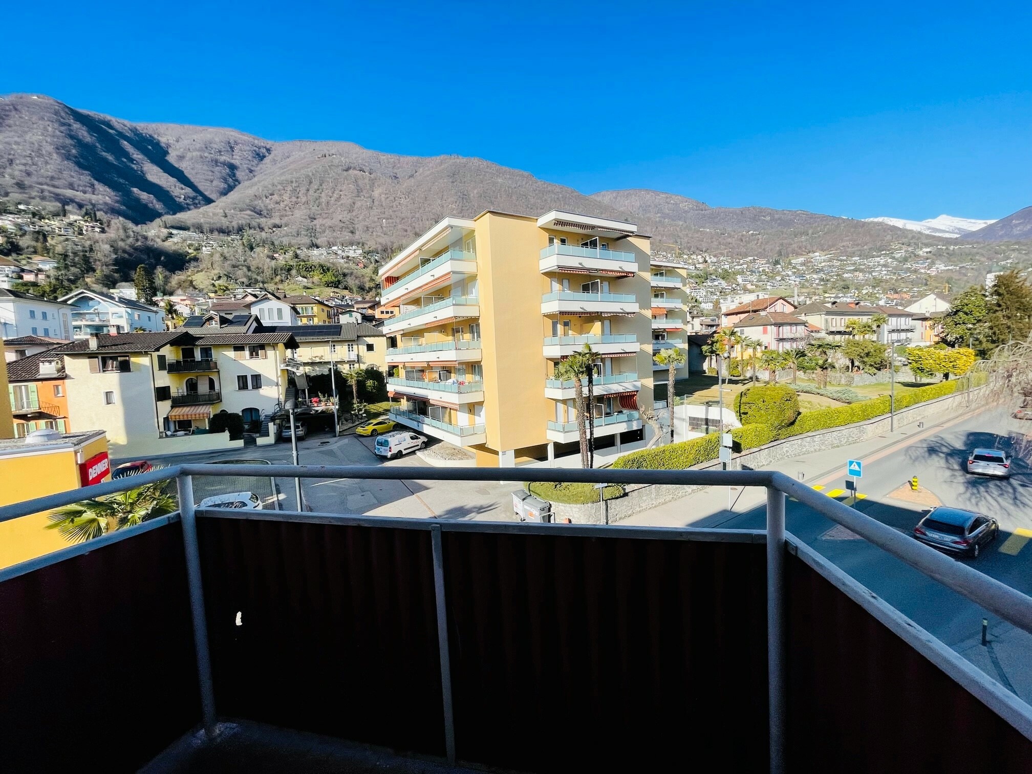 3.OG 3-Zimmer Wohnung Via Gottardo 54 Balkon 3.OG 3-Zimmer Wohnung Via Gottardo 54 Balkon