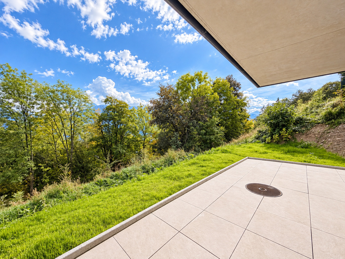 Exterior view 6