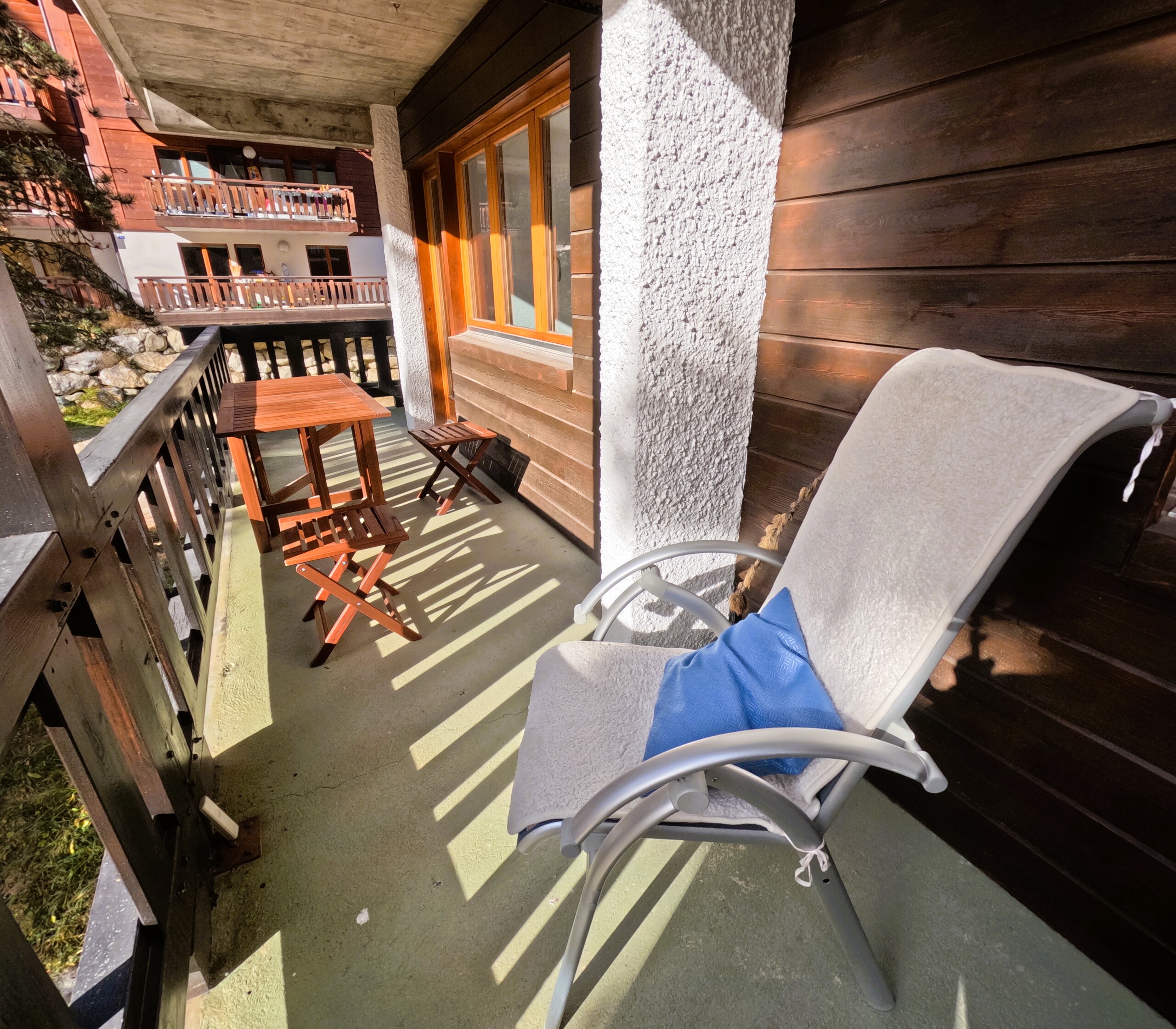 Espace détente sur le balcon 