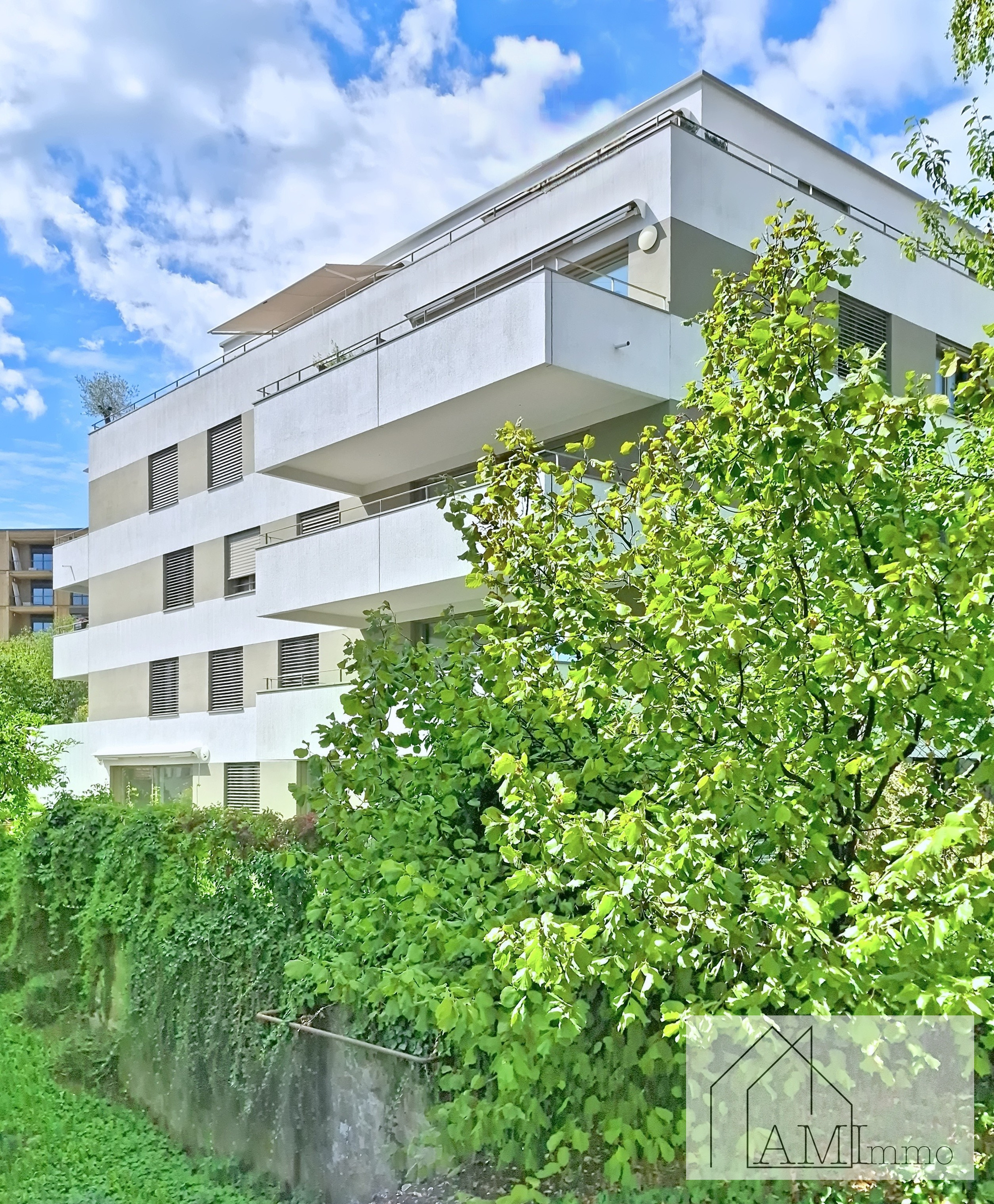 Exterior view 3