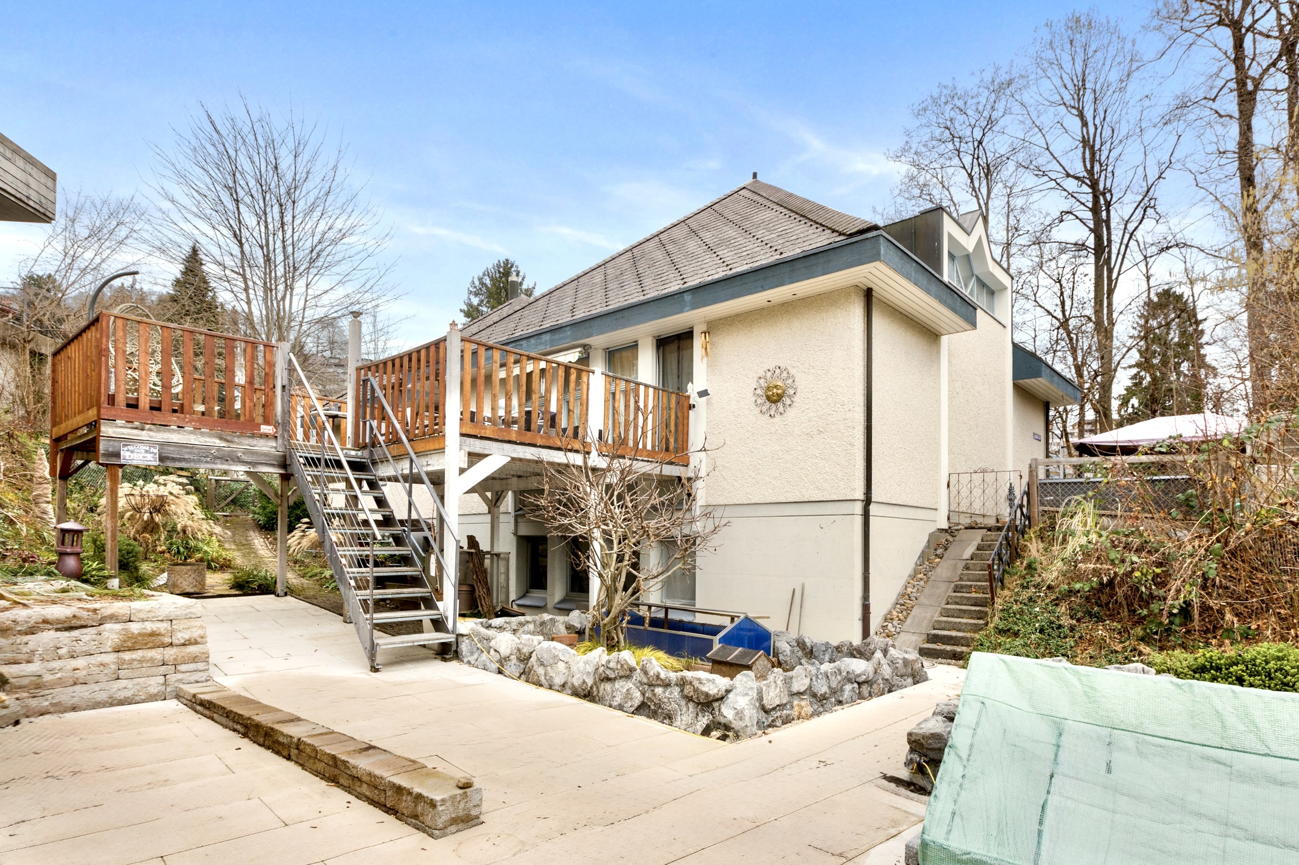 Weite und Ruhe prägen das weitläufige Grundstück Weite und Ruhe prägen das weitläufige Grundstück