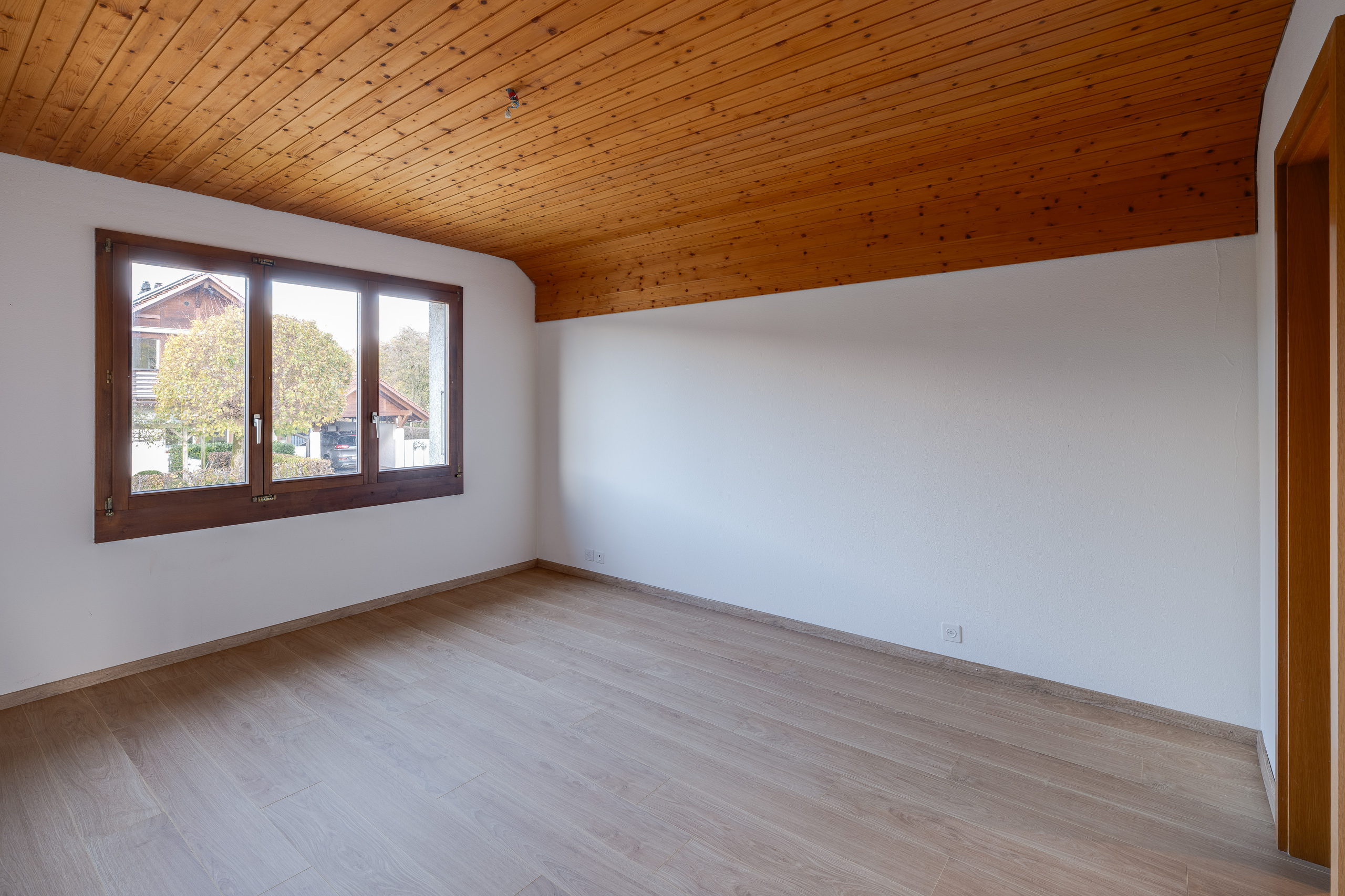 GROSSES ZIMMER MIT BADZUGANG 