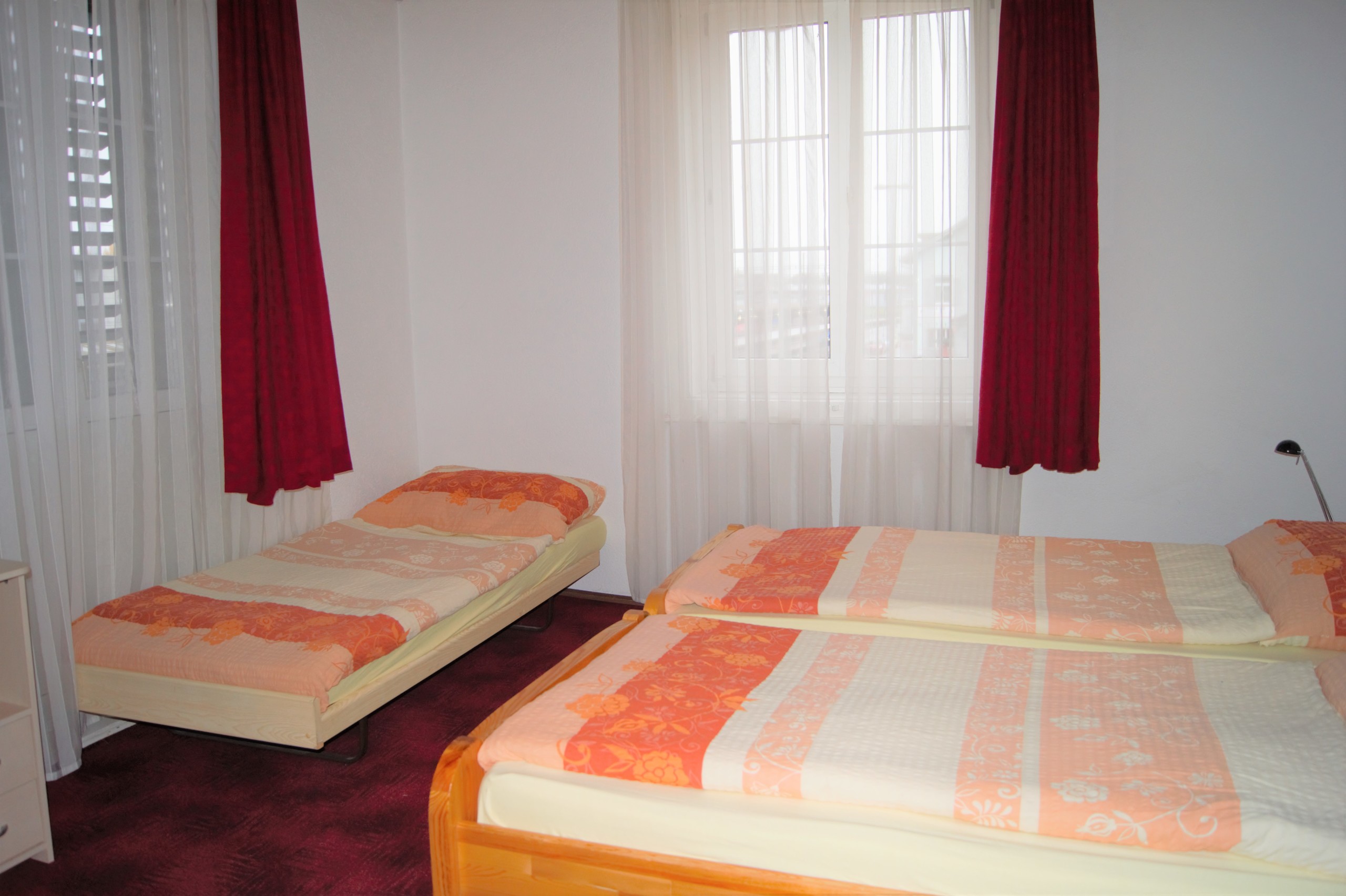 Dreibett-Zimmer  Dreibett-Zimmer