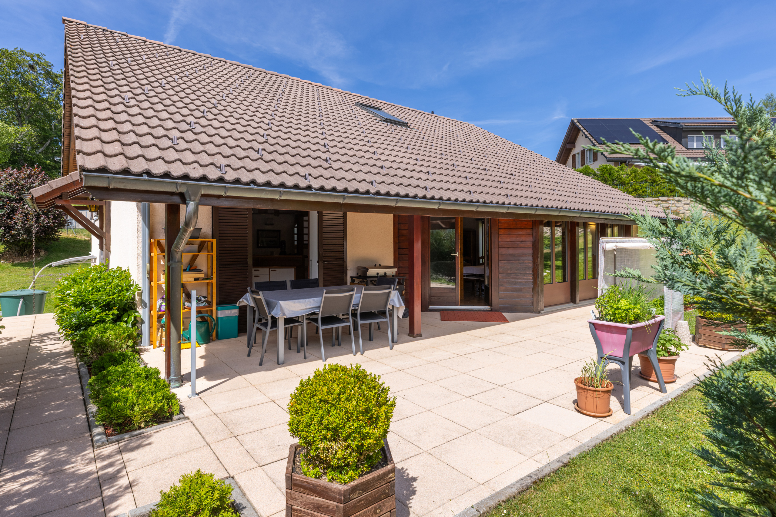 Bel extérieur avec terrasse