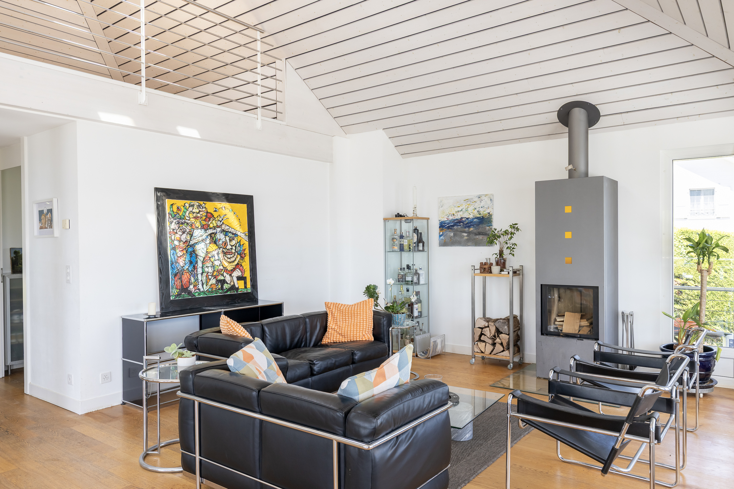 Interior view 4