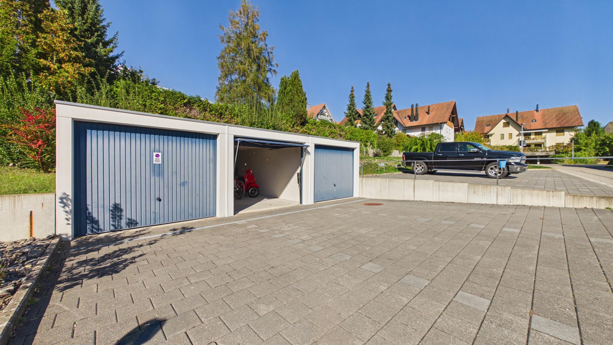 Die Garage in der Mitte kann optional gekauft werden Die Garage in der Mitte kann optional gekauft werden