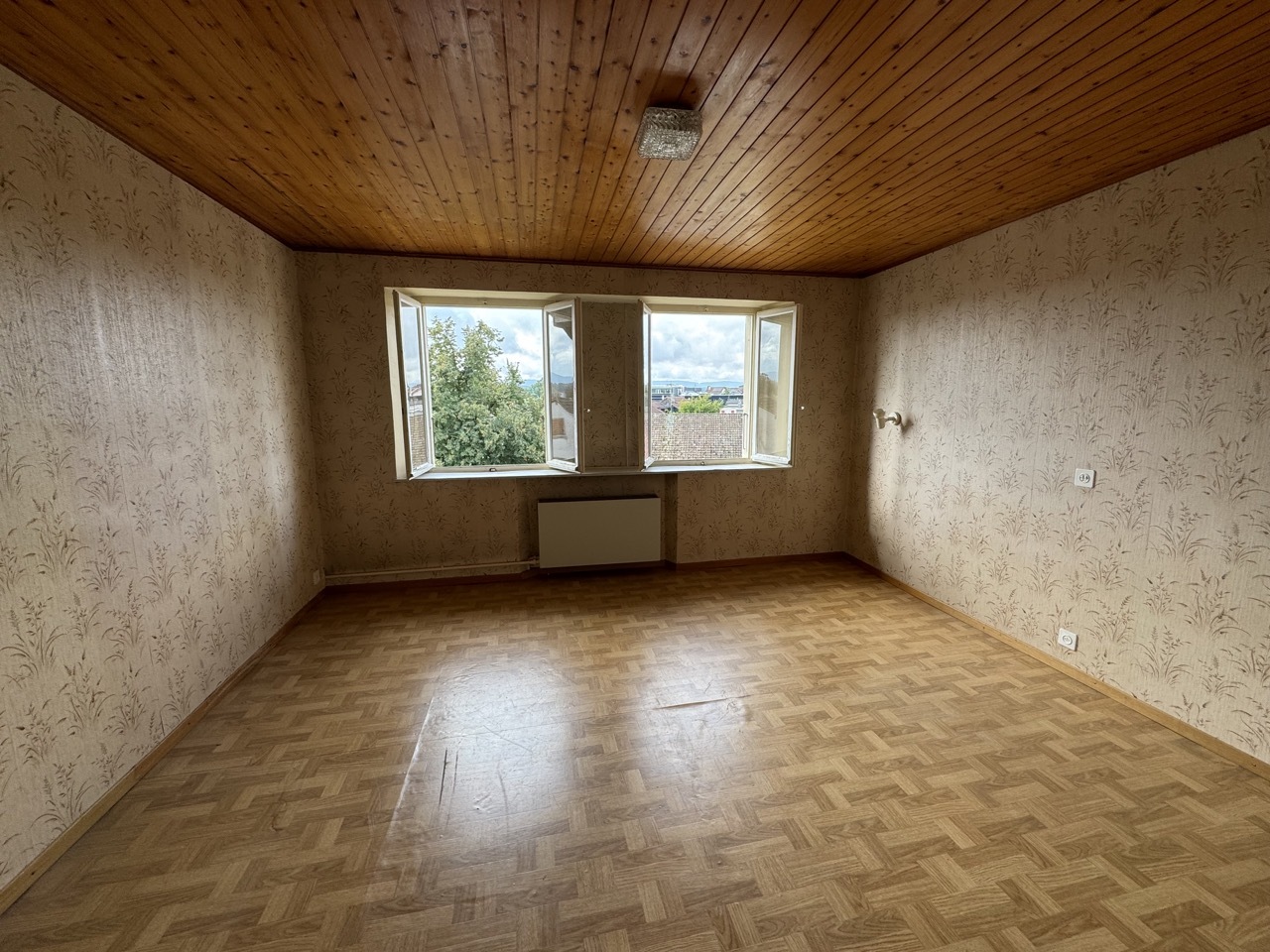 Logement 2ème étage et combles Logement 2ème étage et combles