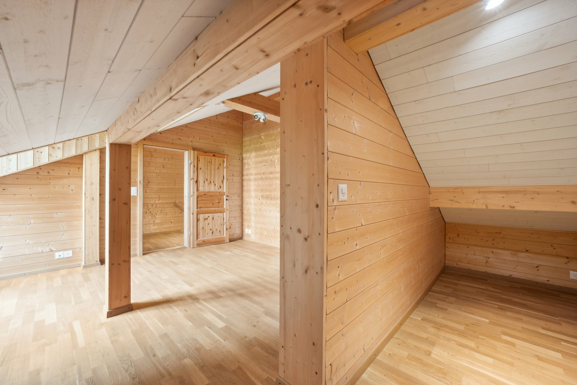 Bedroom with storage space / dressing area