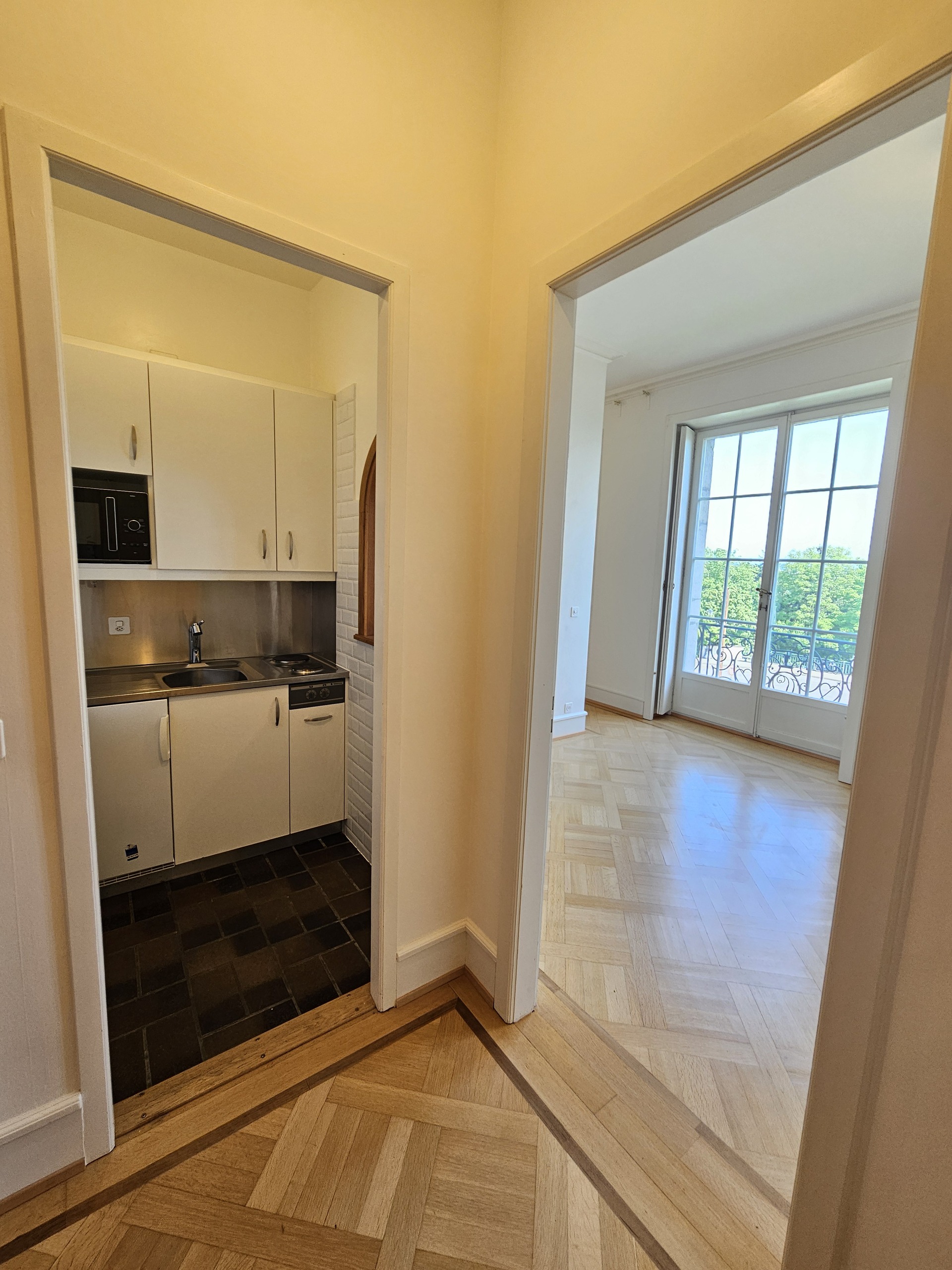 Interior view 12
