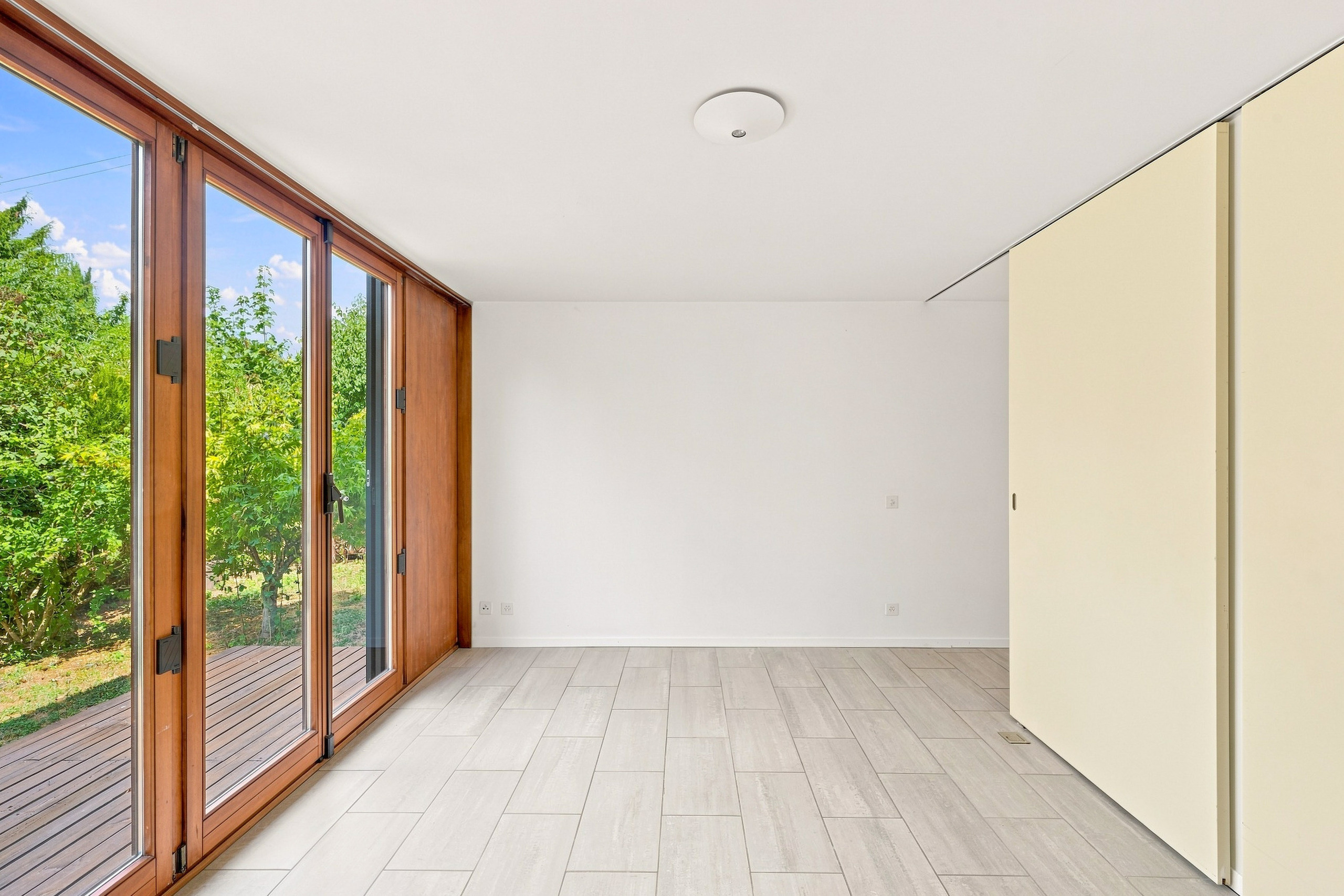 Interior view 6