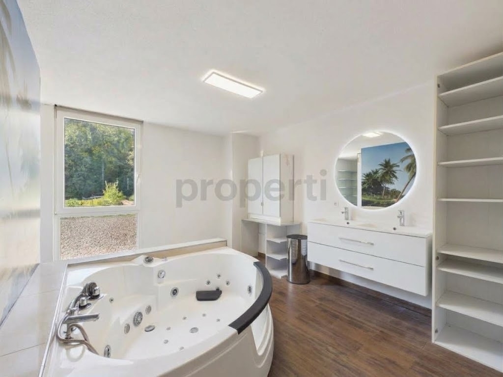 Image 7 Image 7