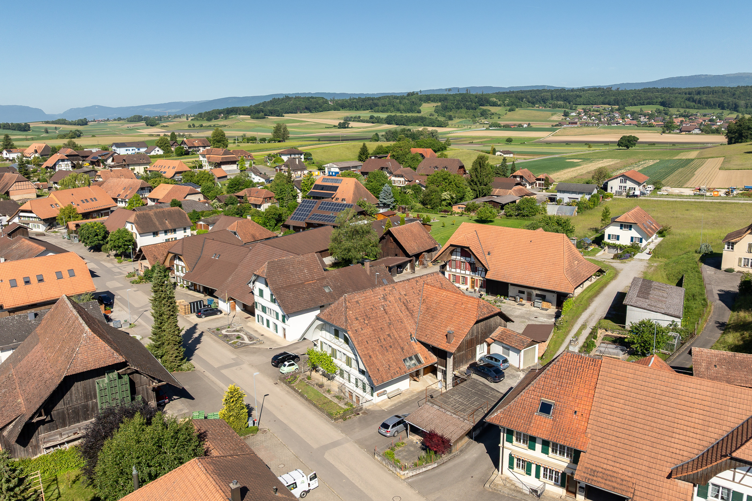VOGELPERSPEKTIVE MIT BLICK AUF JURA VOGELPERSPEKTIVE MIT BLICK AUF JURA