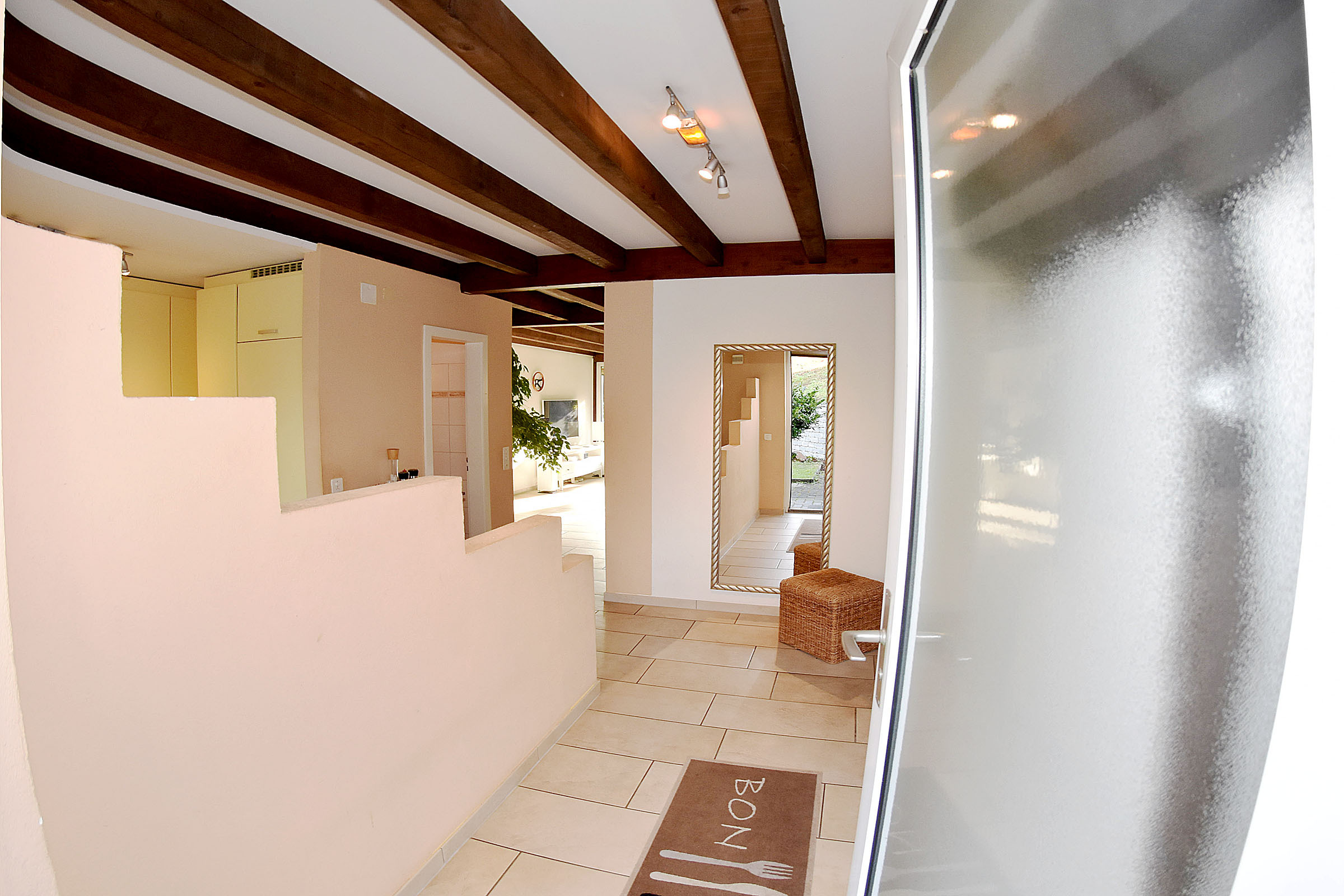 Bitte treten Sie ein ...