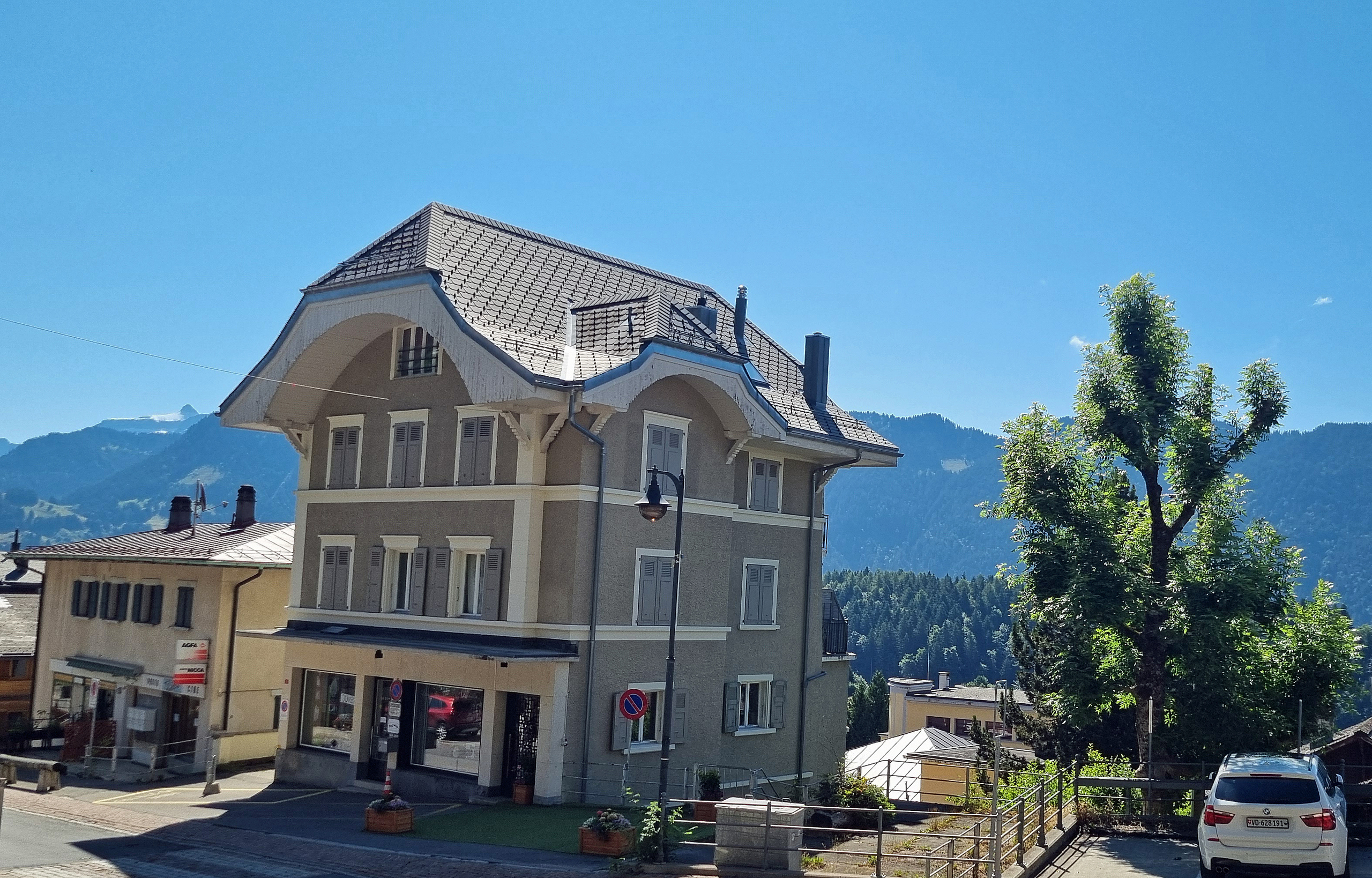 Exterior view 3