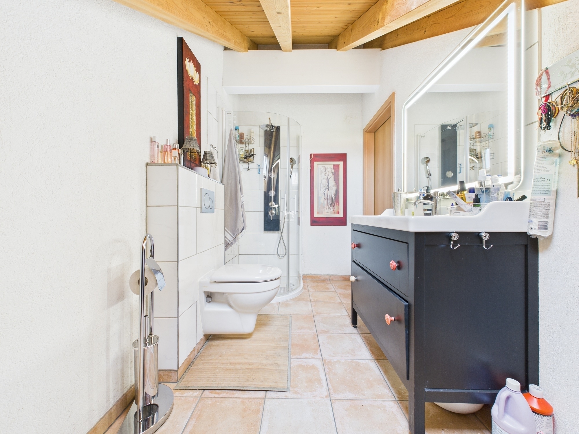 WC/Dusche im Dachgeschoss WC/Dusche im Dachgeschoss