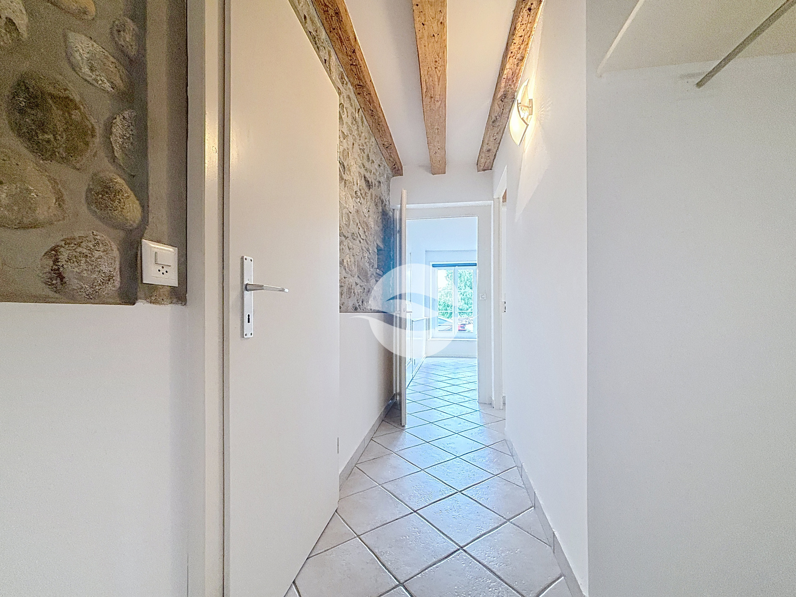 Couloir d'accès aux chambres Couloir d'accès aux chambres