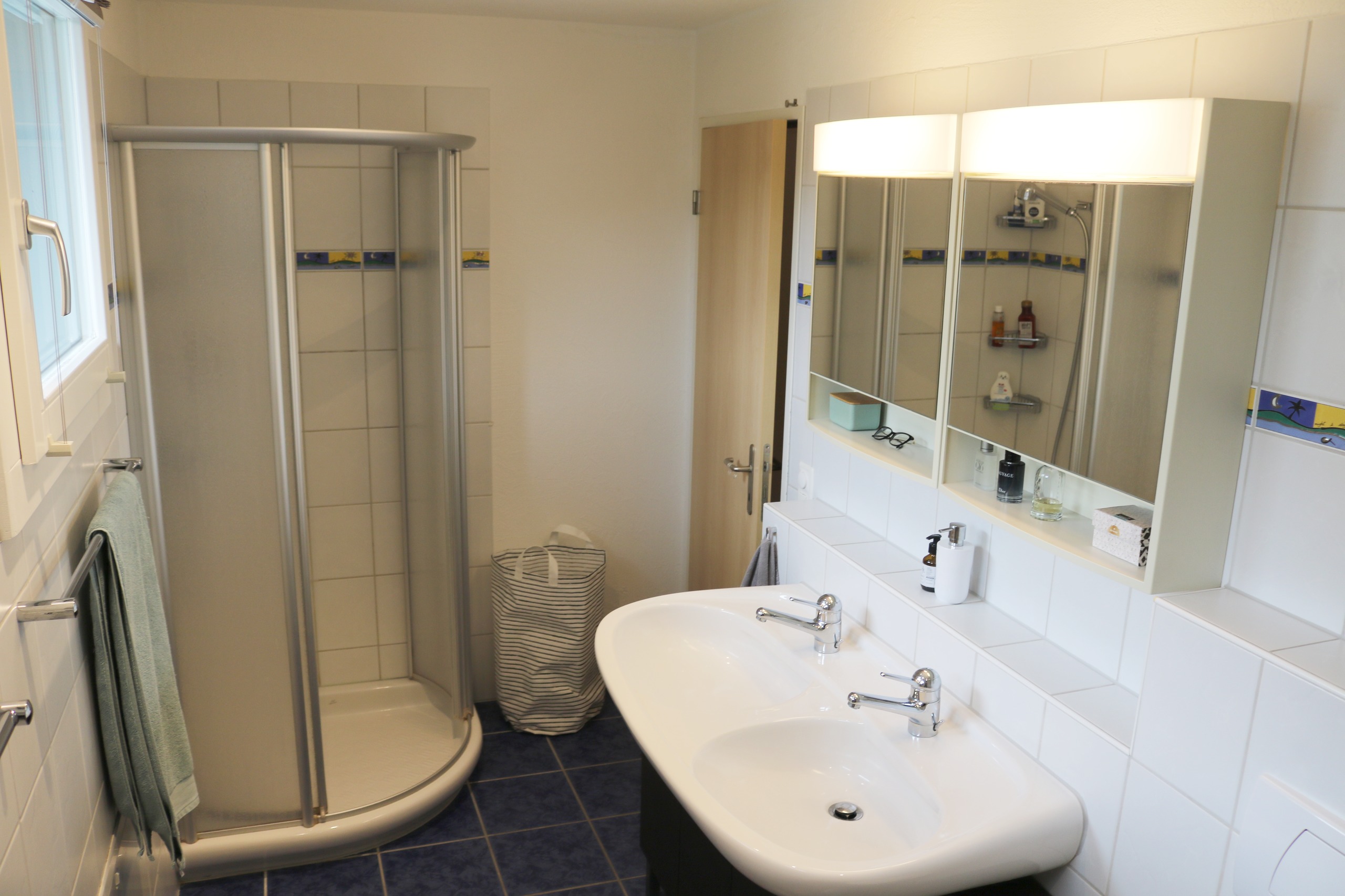 Bad/Dusche/WC/Doppellavabo Bad/Dusche/WC/Doppellavabo