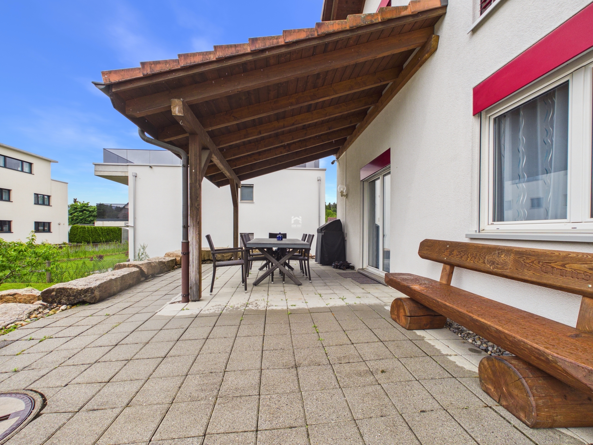 Terrasse mit gedeckter Sitzplatz