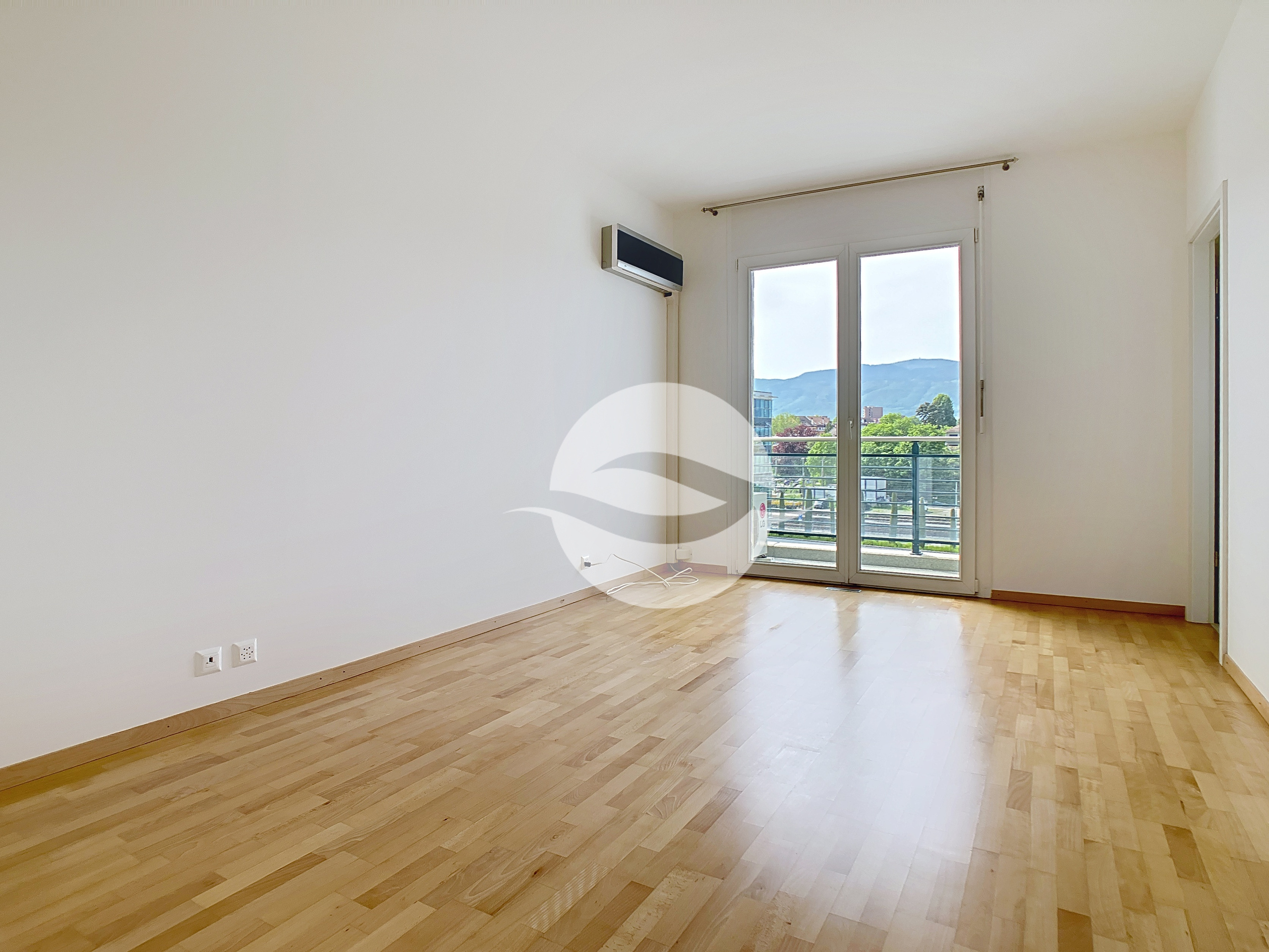 Chambre parentale avec dressing, balcon et salle de bains privée