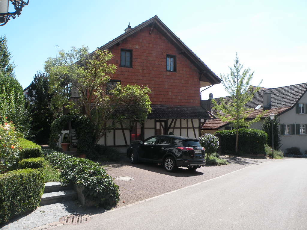 Mit vielen Parkplätzen