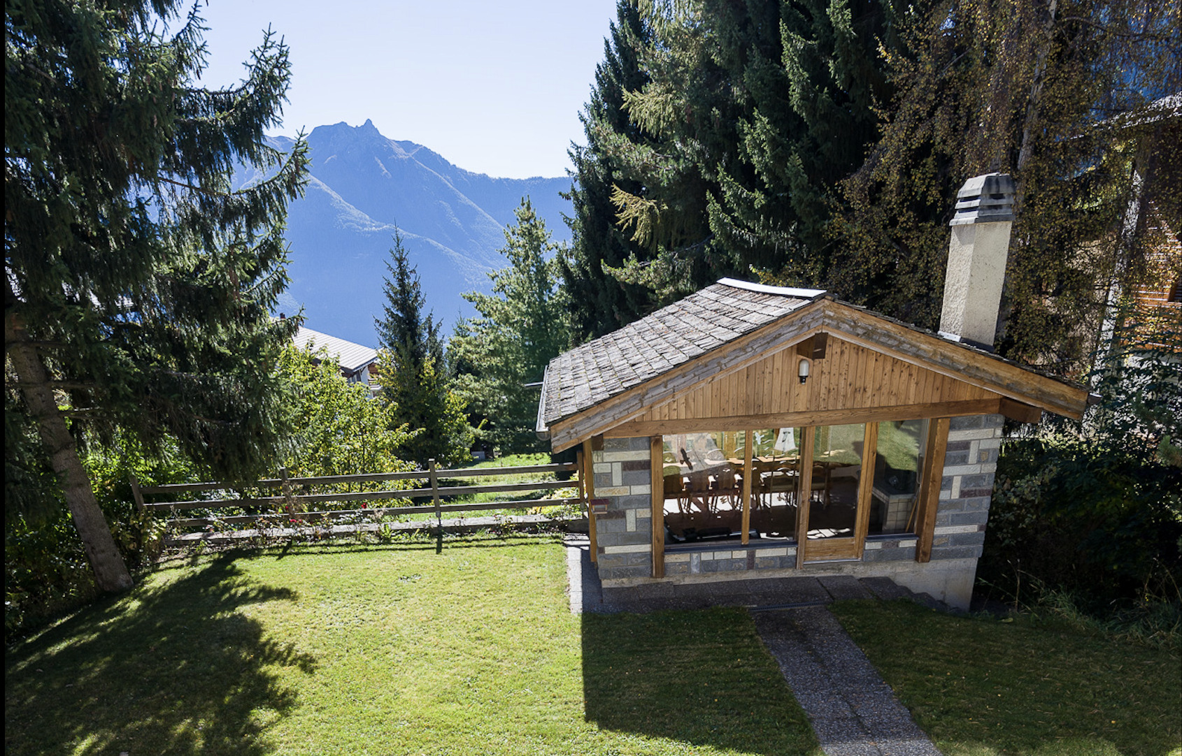 Exterior view 5