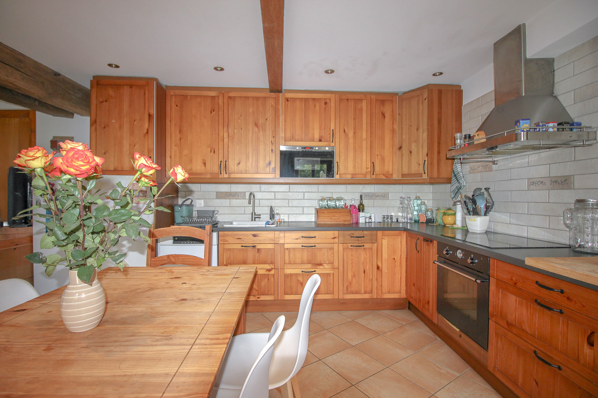 Appt de 5.5 pces - cuisine agencée ouverte Appt de 5.5 pces - cuisine agencée ouverte