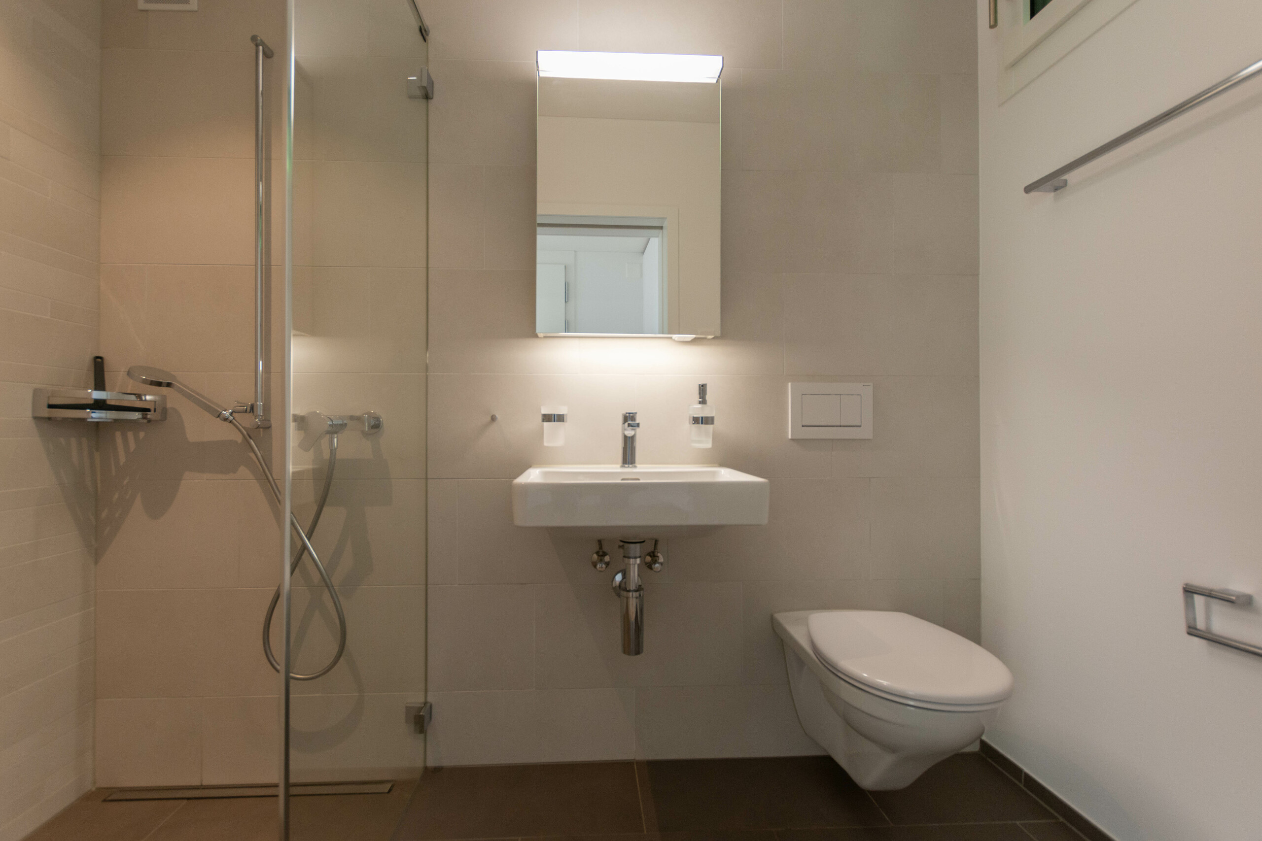 Gäste-WC mit Dusche