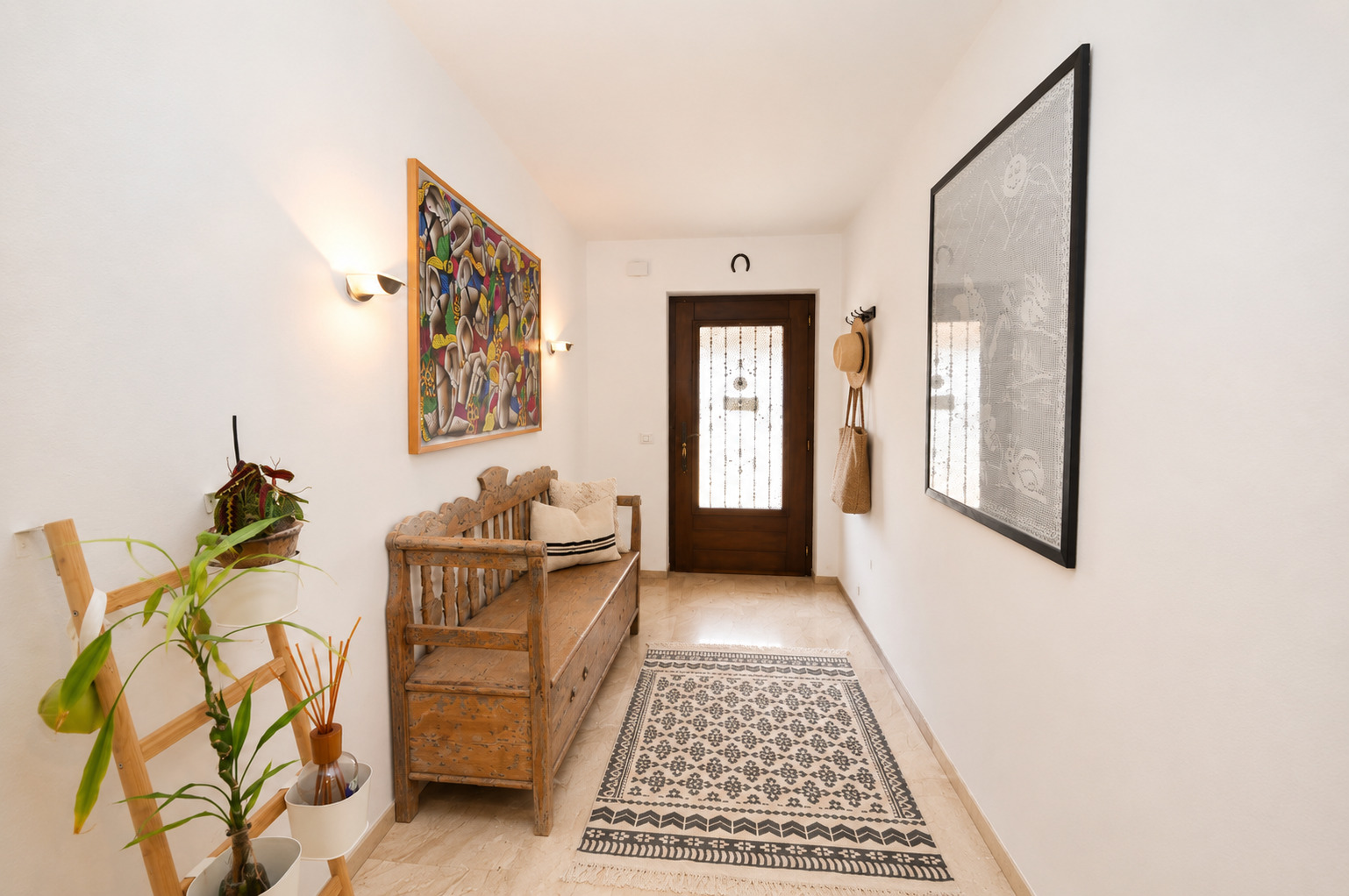 Interior view 13