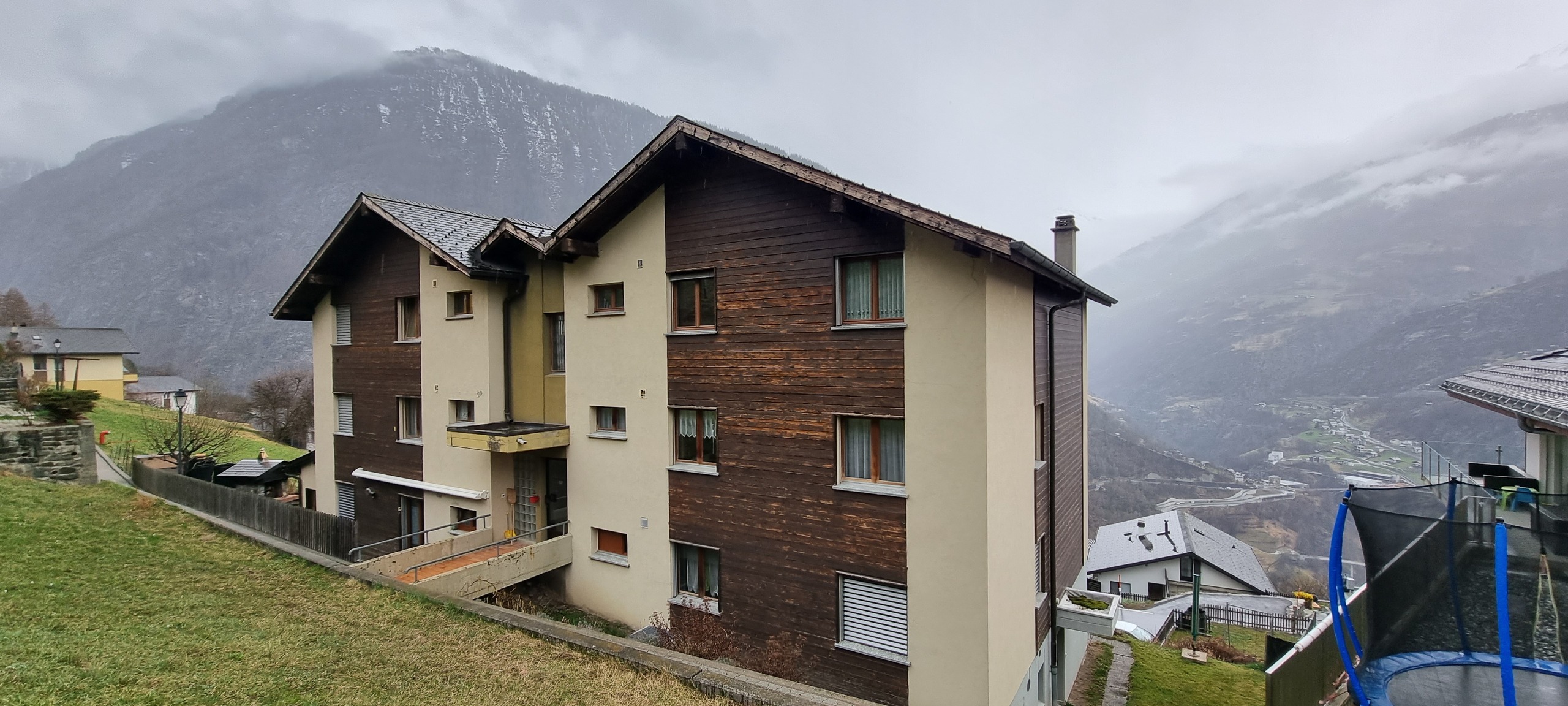 Aussenansicht (hinten) Aussenansicht (hinten)