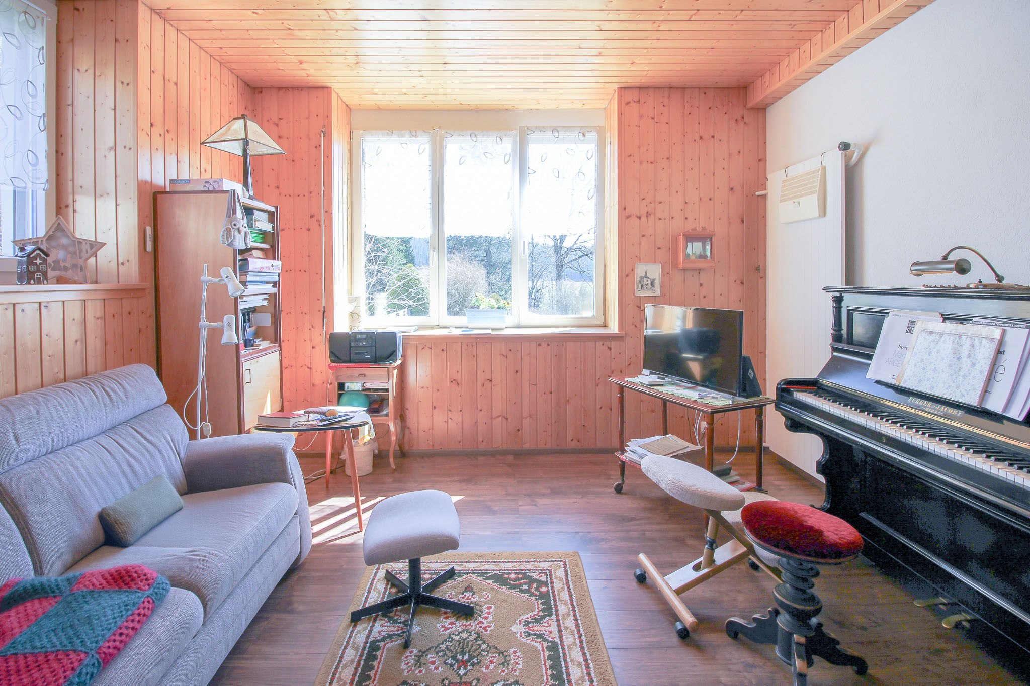 Chambre indépendante au rez-de-chaussée