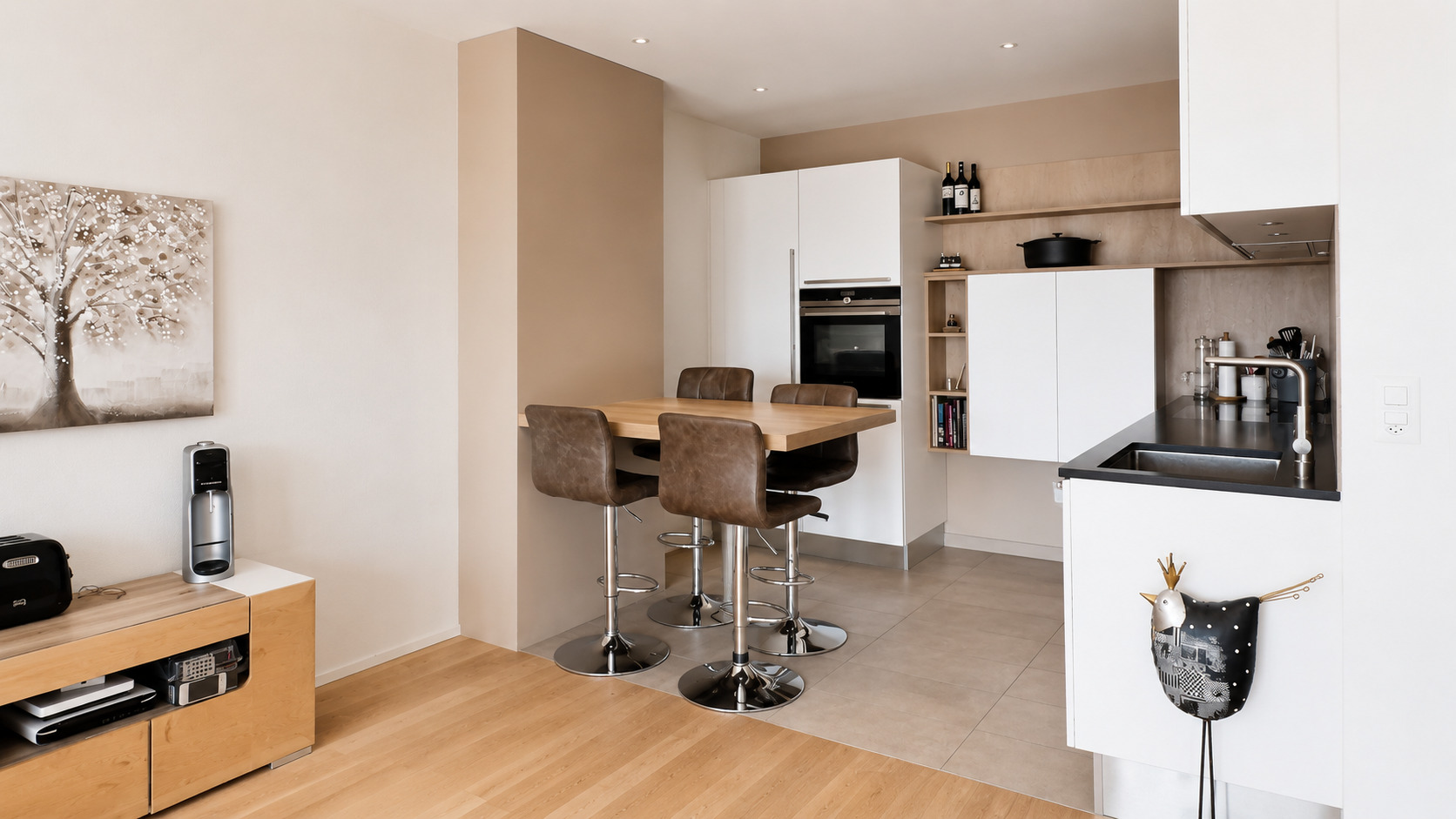 Interior view 2