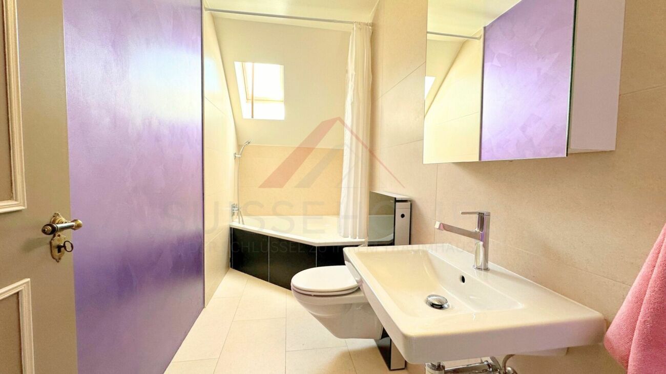 Badezimmer mit Badewanne ? Salle de bains avec baignoire Badezimmer mit Badewanne ? Salle de bains avec baignoire