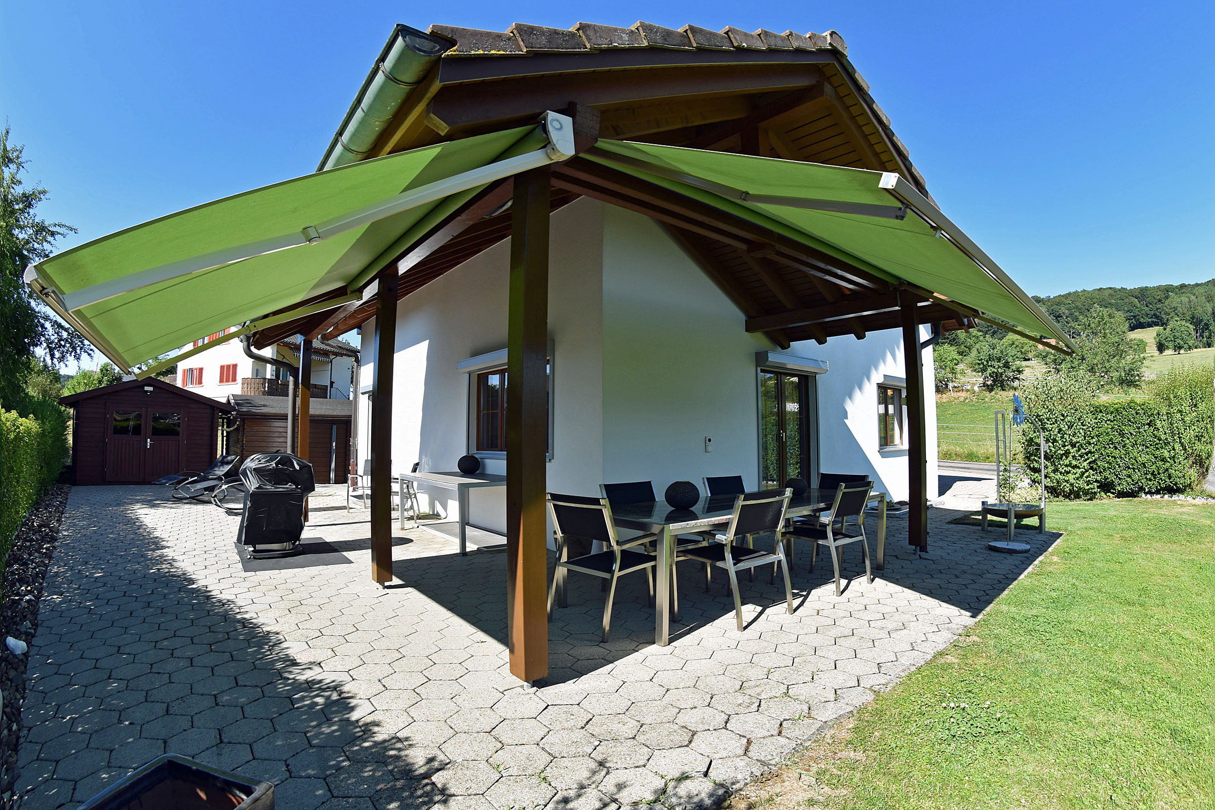 Gedeckter Sitzplatz Süd und West Gedeckter Sitzplatz Süd und West