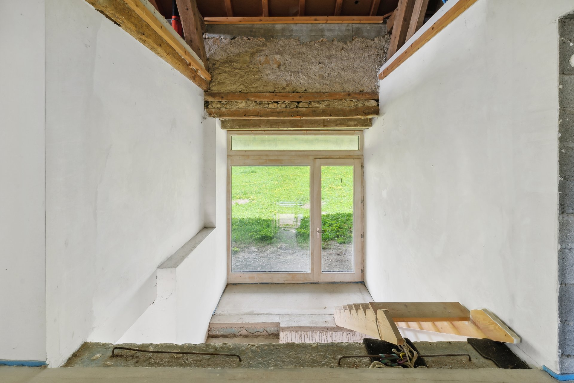 Escalier et 2ème entrée