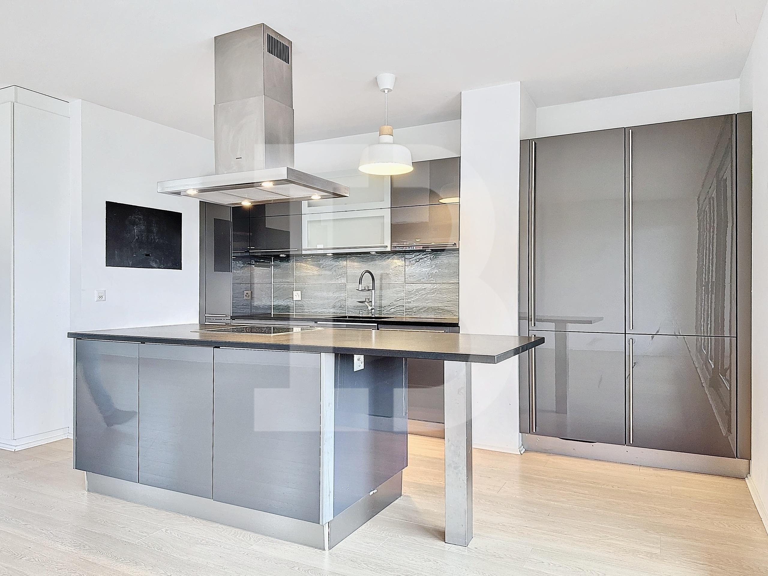 Cuisine américaine avec accès terrasse