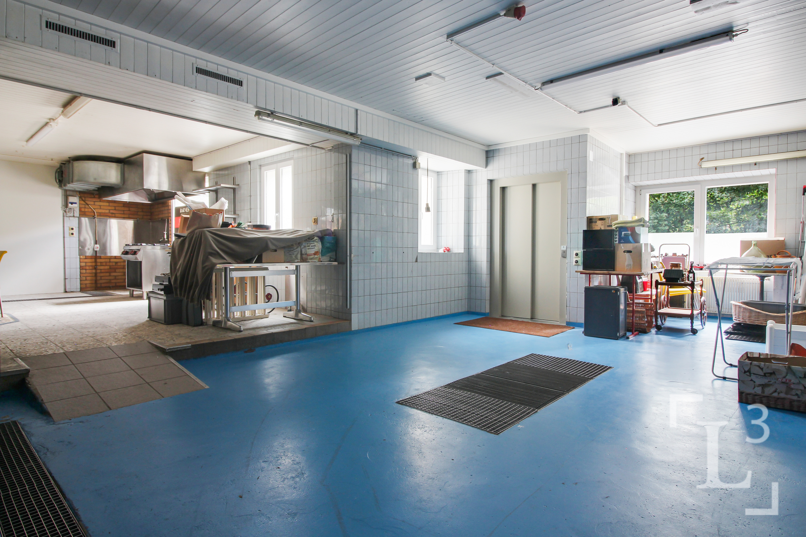 Lot 2 : Local commercial + bureau + studio