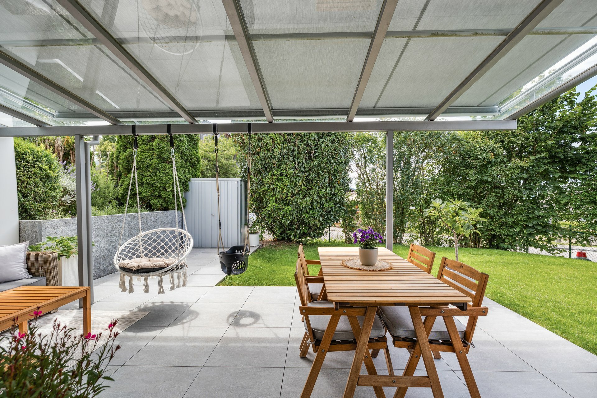 Überdachter Sitzplatz Überdachter Sitzplatz