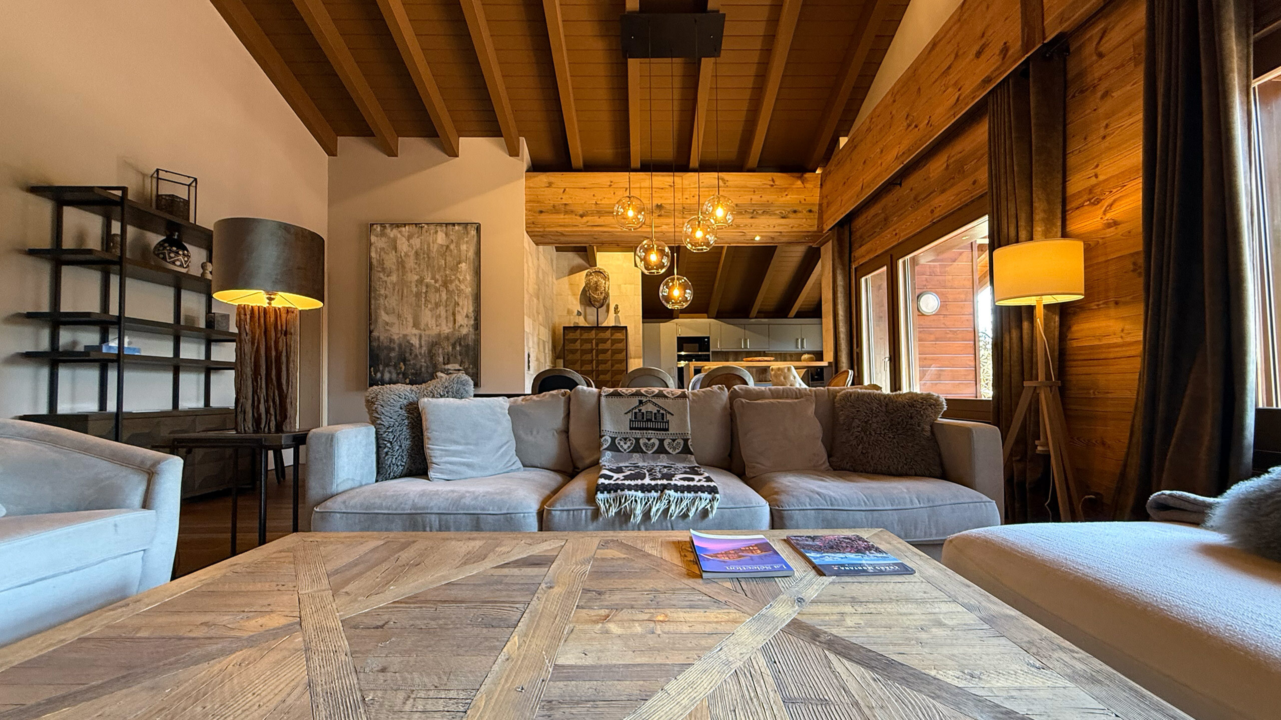 Living room (View 2)